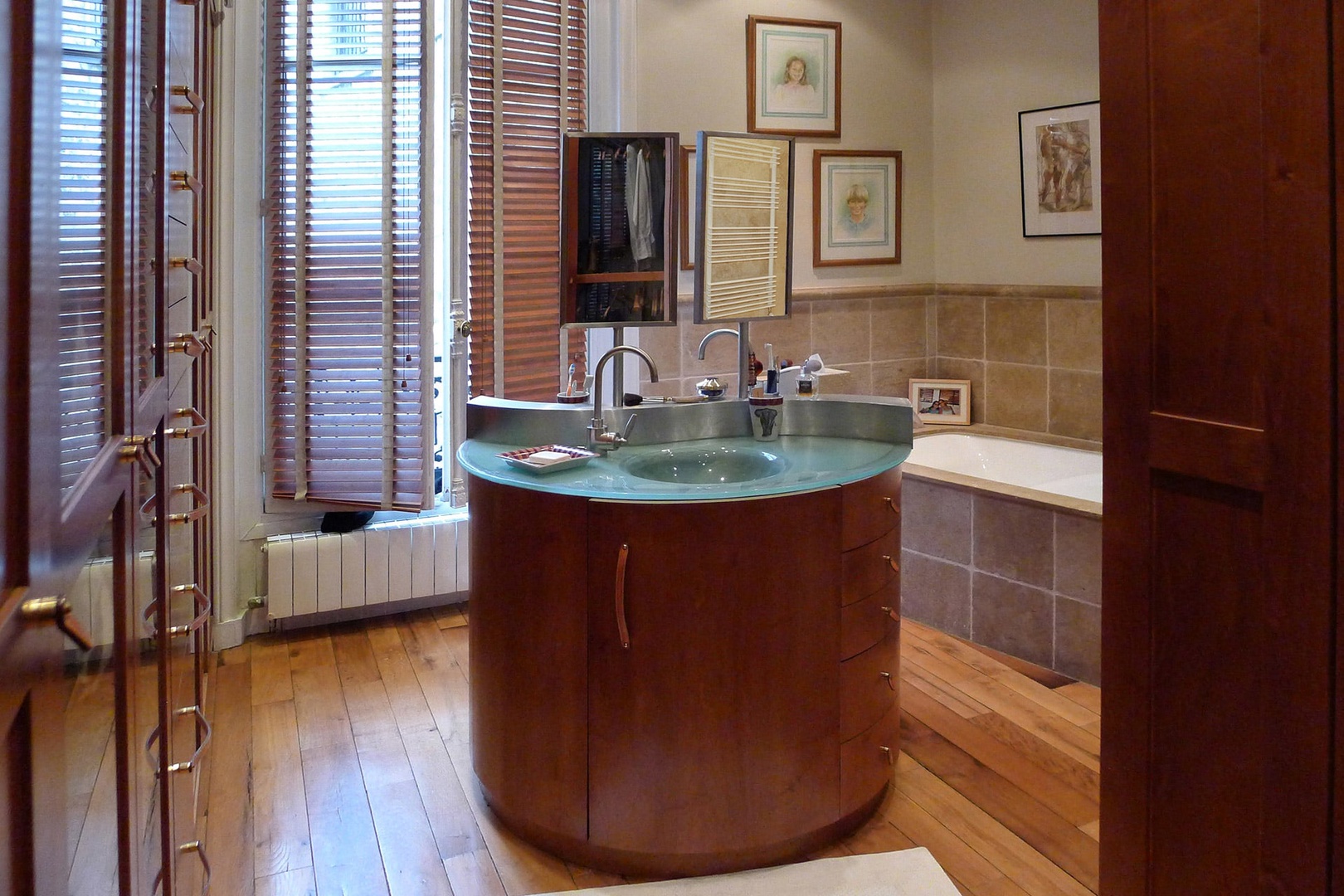 Start your day in bathroom 1 with this gorgeous woodwork.