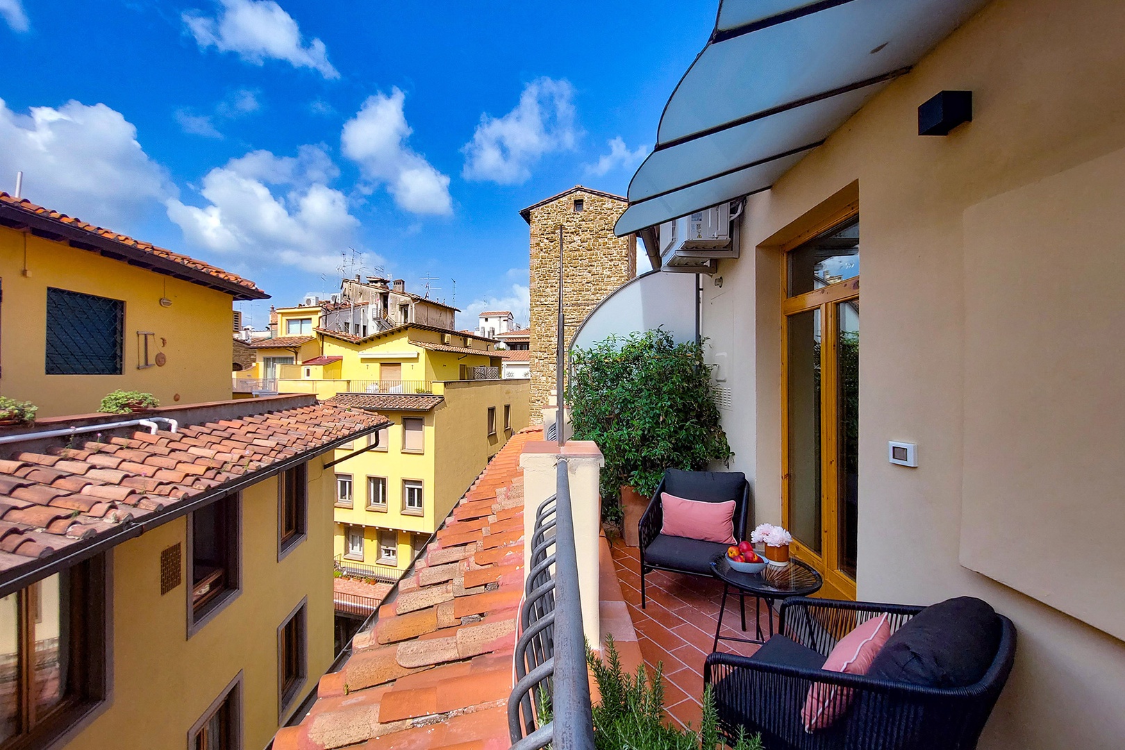 Welcome to the Allegro apartment with views of the rooftops of Florence.