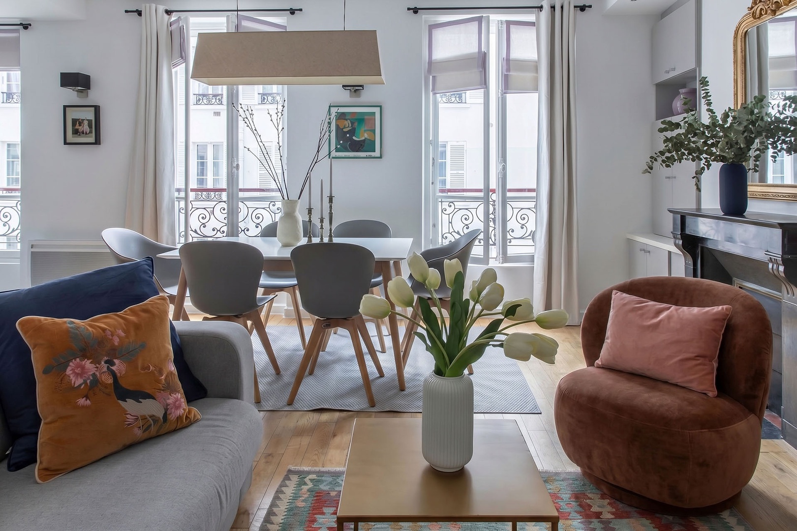 Large windows let lots of light into the apartment.
