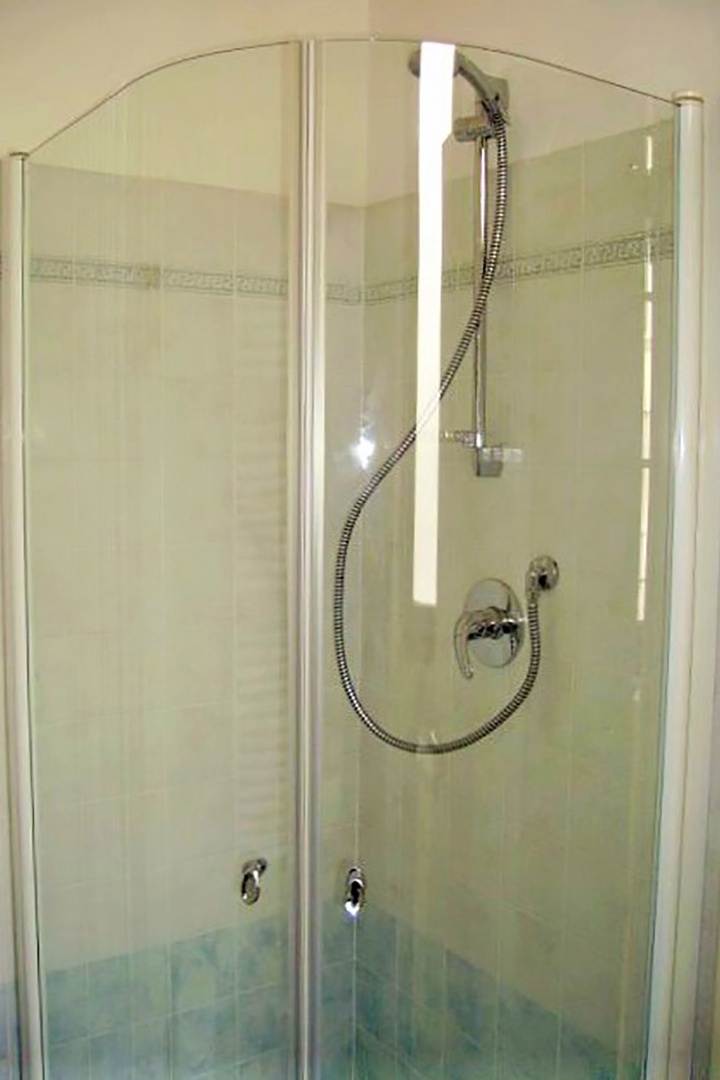 Large shower for bathroom 1.