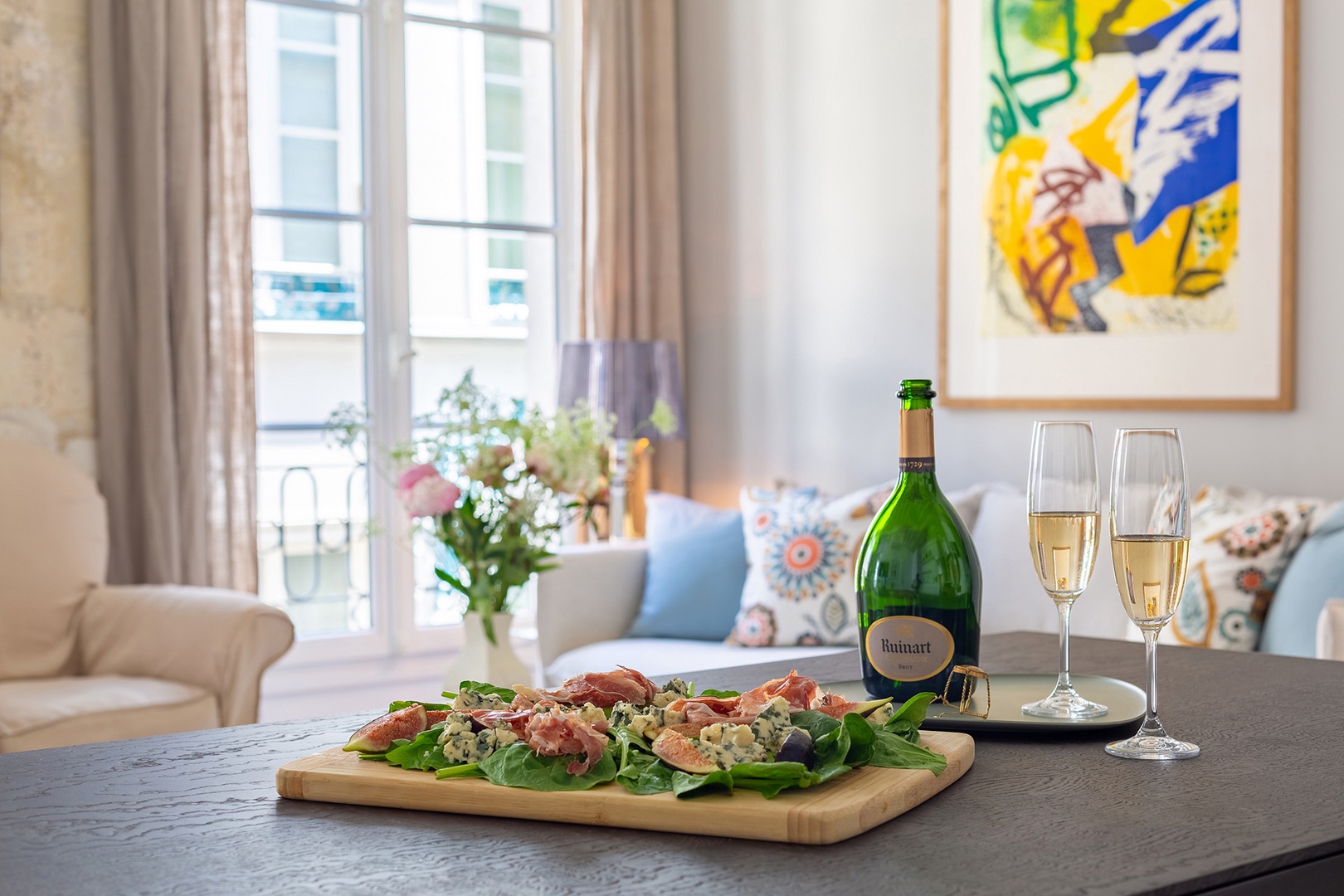 Toast your arrival in Paris with a glass or two of wine!