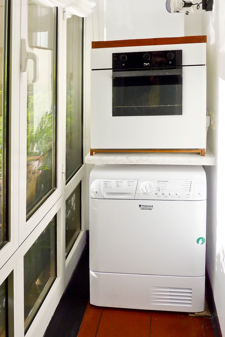 Washer and separate dryer. Clothes dryers are a rare find in Italian vacation rentals!