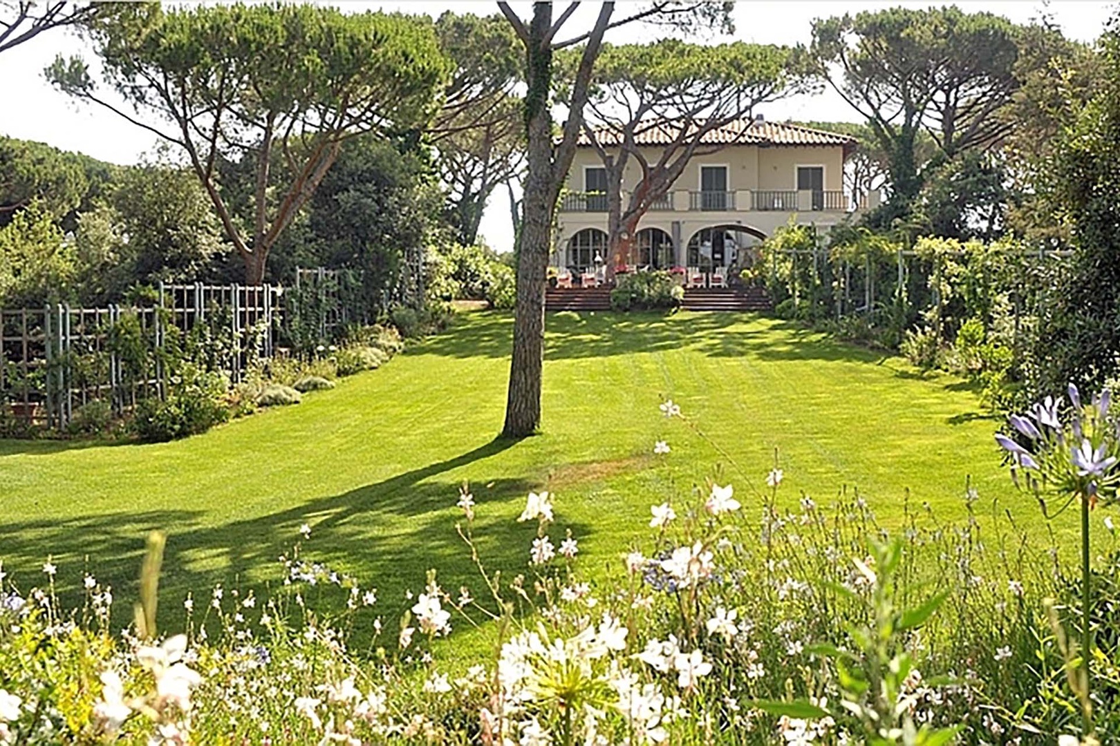 The lushly landscaped Destino Villa is what Tuscan dreams are made of.