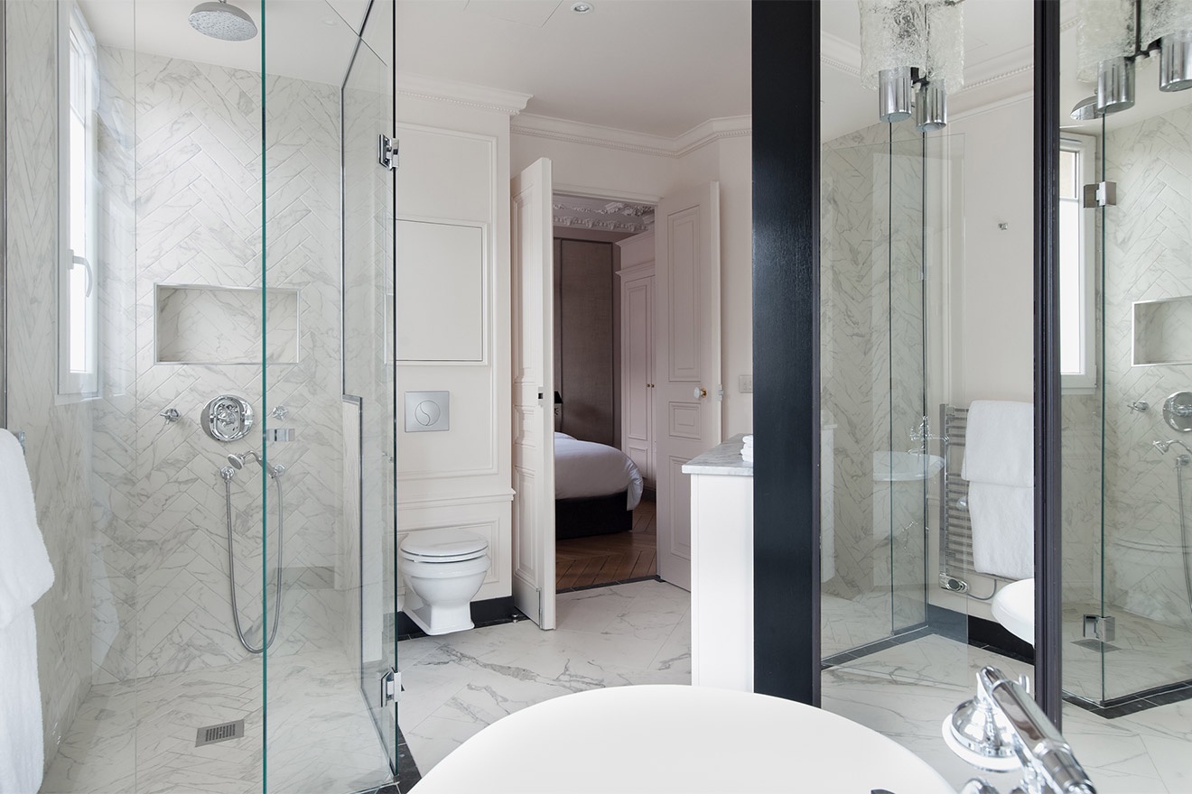 Enjoy the large shower with fixed and flexible shower heads in the en suite bathroom.