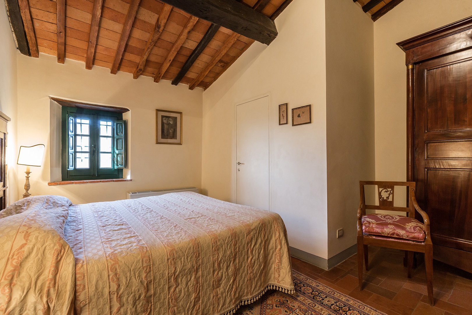 Cozy bedroom 3 with en suite bathroom.