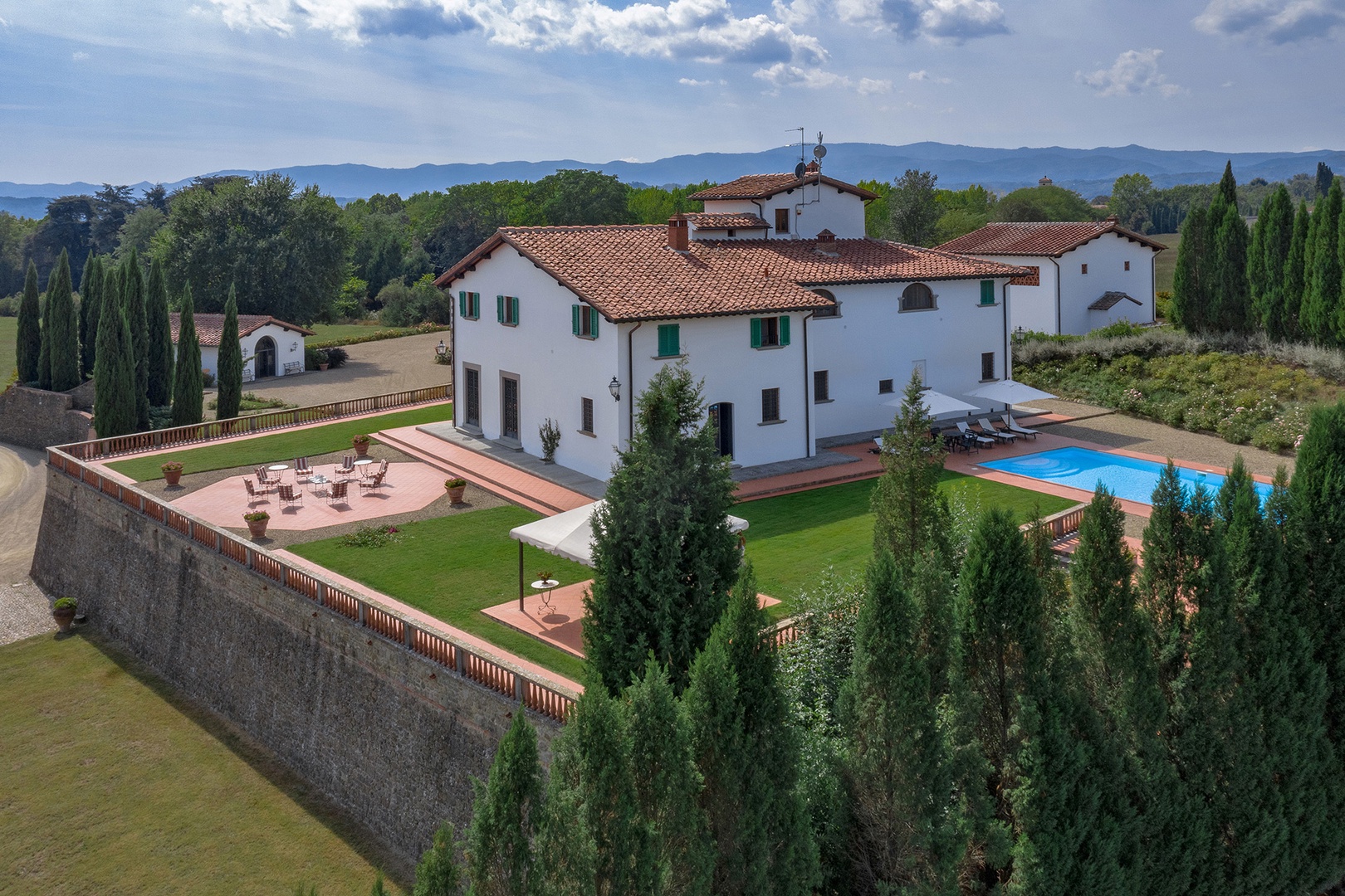 The estate is located in the coveted Arno Valley, between the towns of Reggello and Figline Valdarno