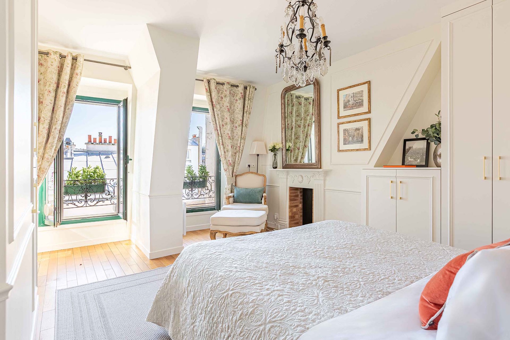 Wake up in the Muscadelle and take in the beautiful views from the windows.