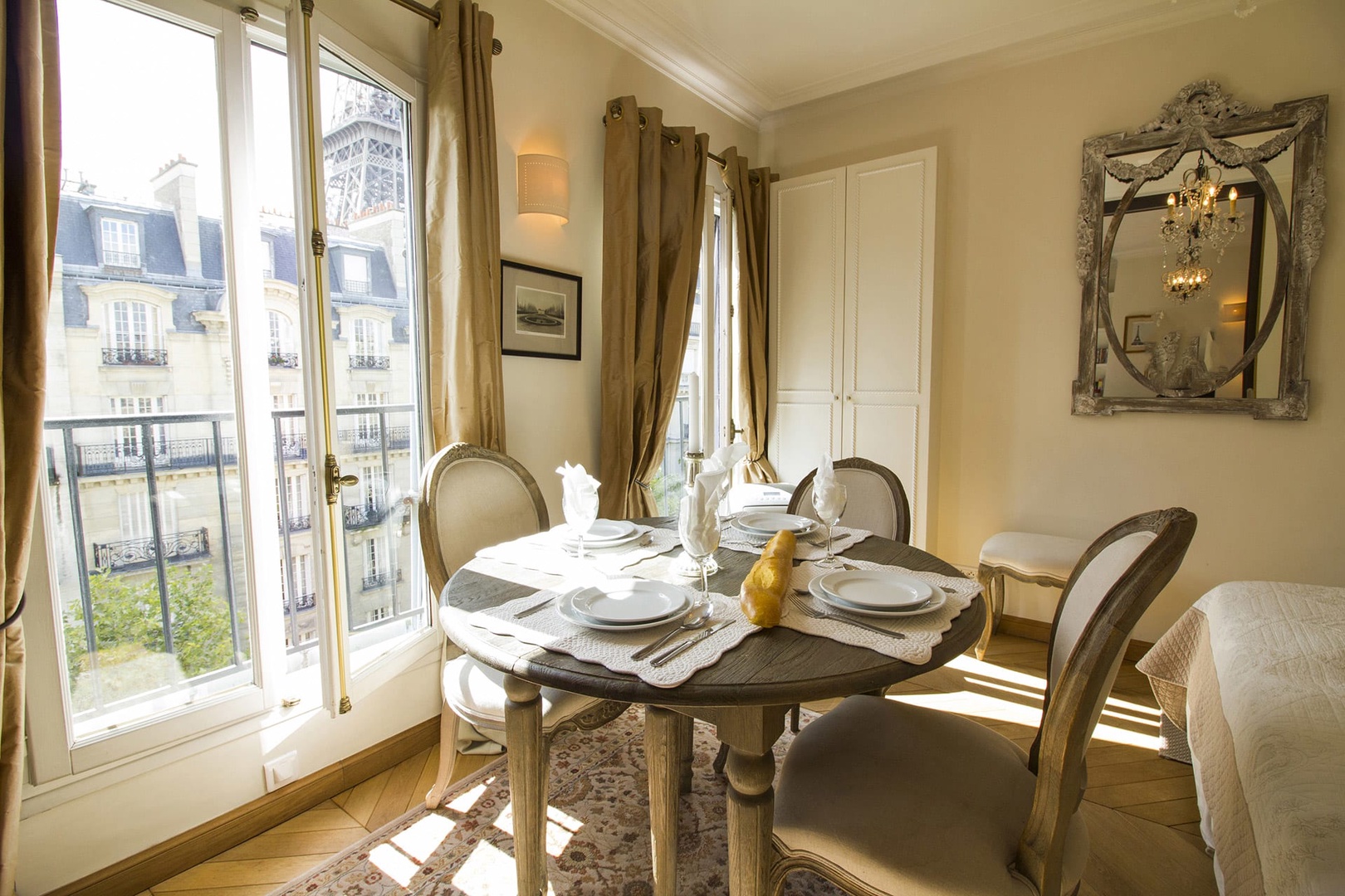 Eat in style at the beautiful dining table with views of Paris!