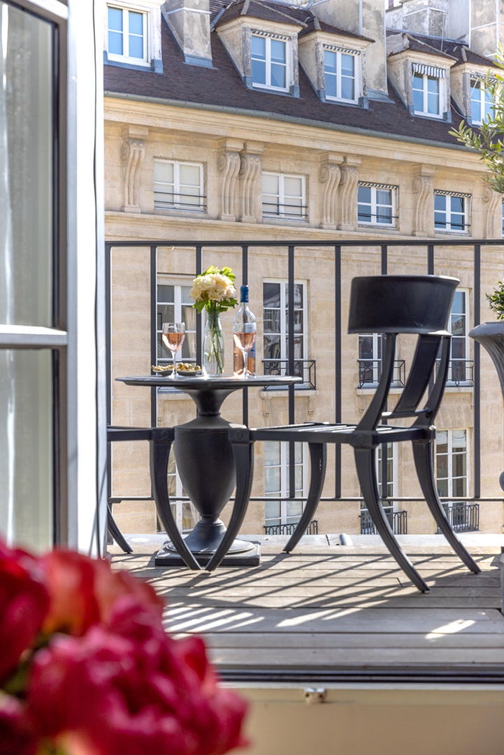 A glass of wine on the balcony - how Parisian!