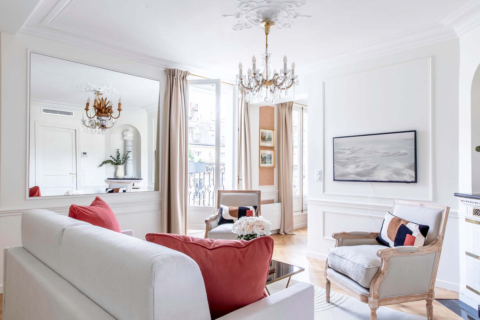 Plan a perfect stay at the gorgeous Fleurie apartment in the 7th arrondissement.