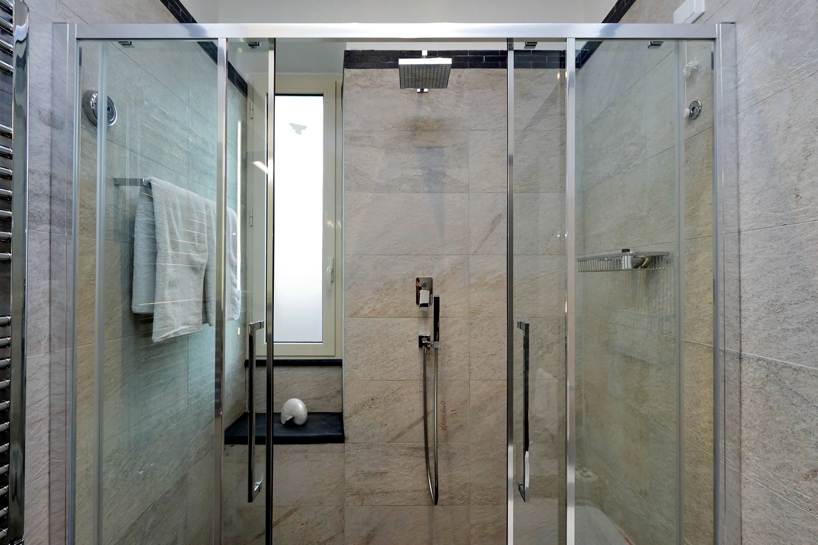 Shower with fixed and flexible showerheads in en suite bathroom 2.