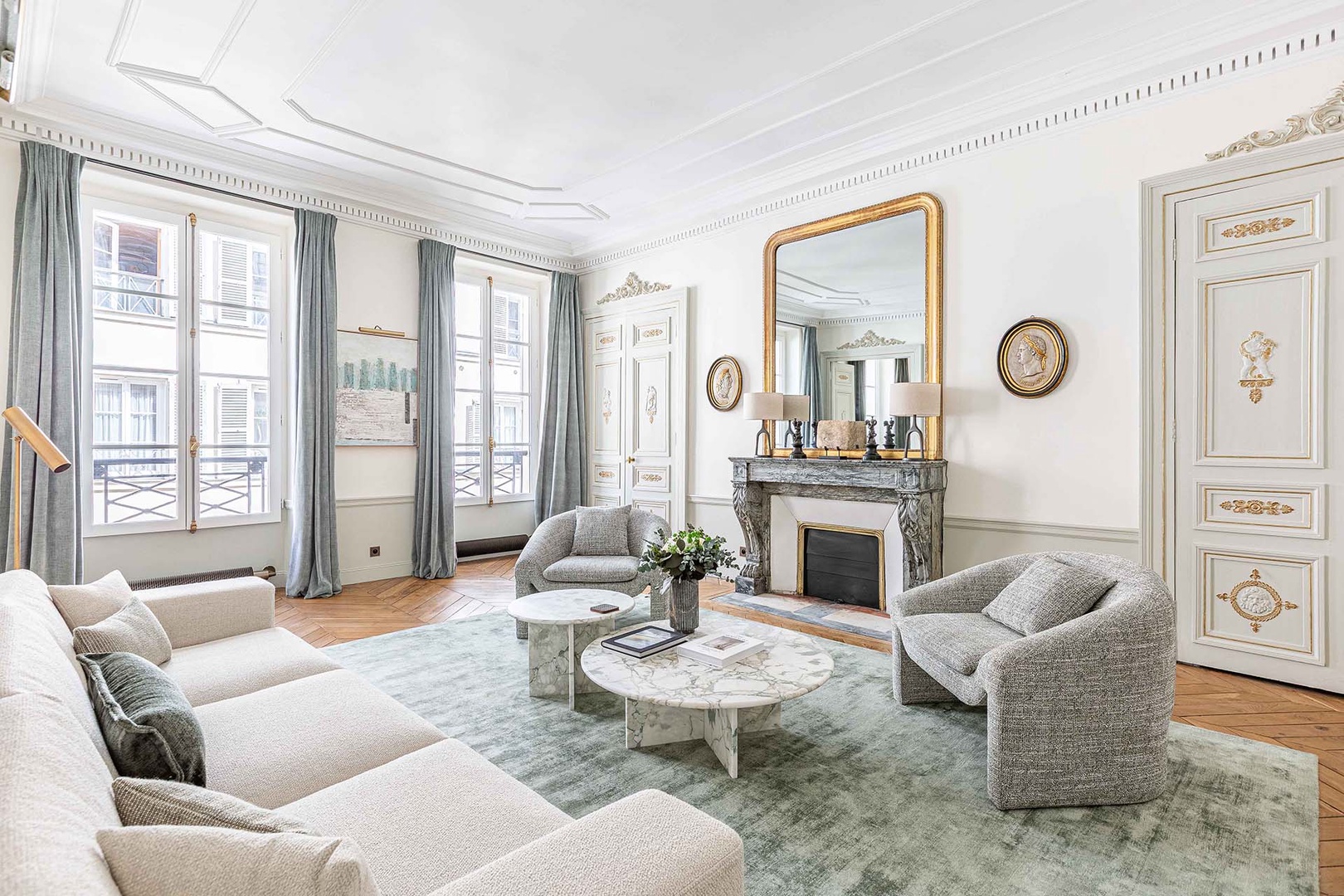 Welcome to the elegant Orleans apartment in Saint-Germain.