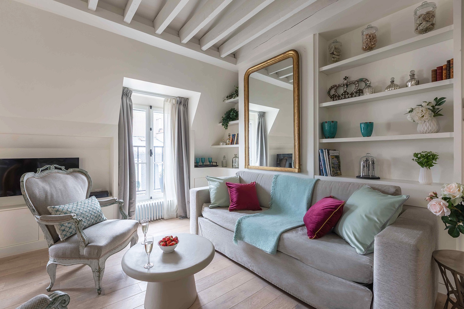 The comfortable sofa bed creates an extra sleeping area.