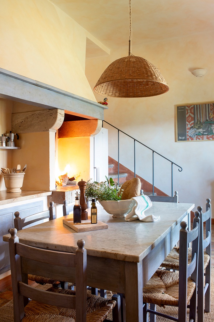 Waist high open fire place in this cozy kitchen.