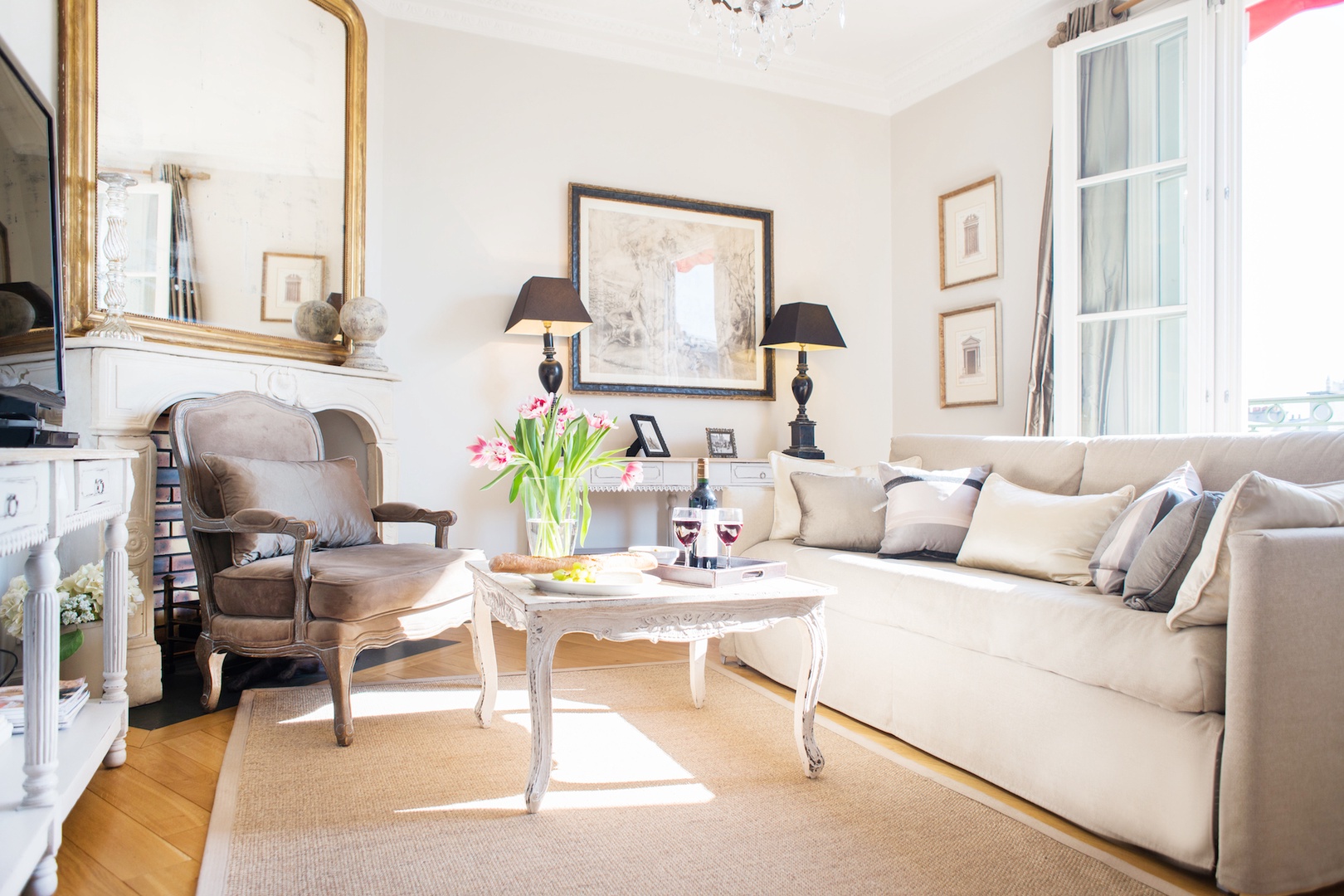 Stylish and comfortable living room.