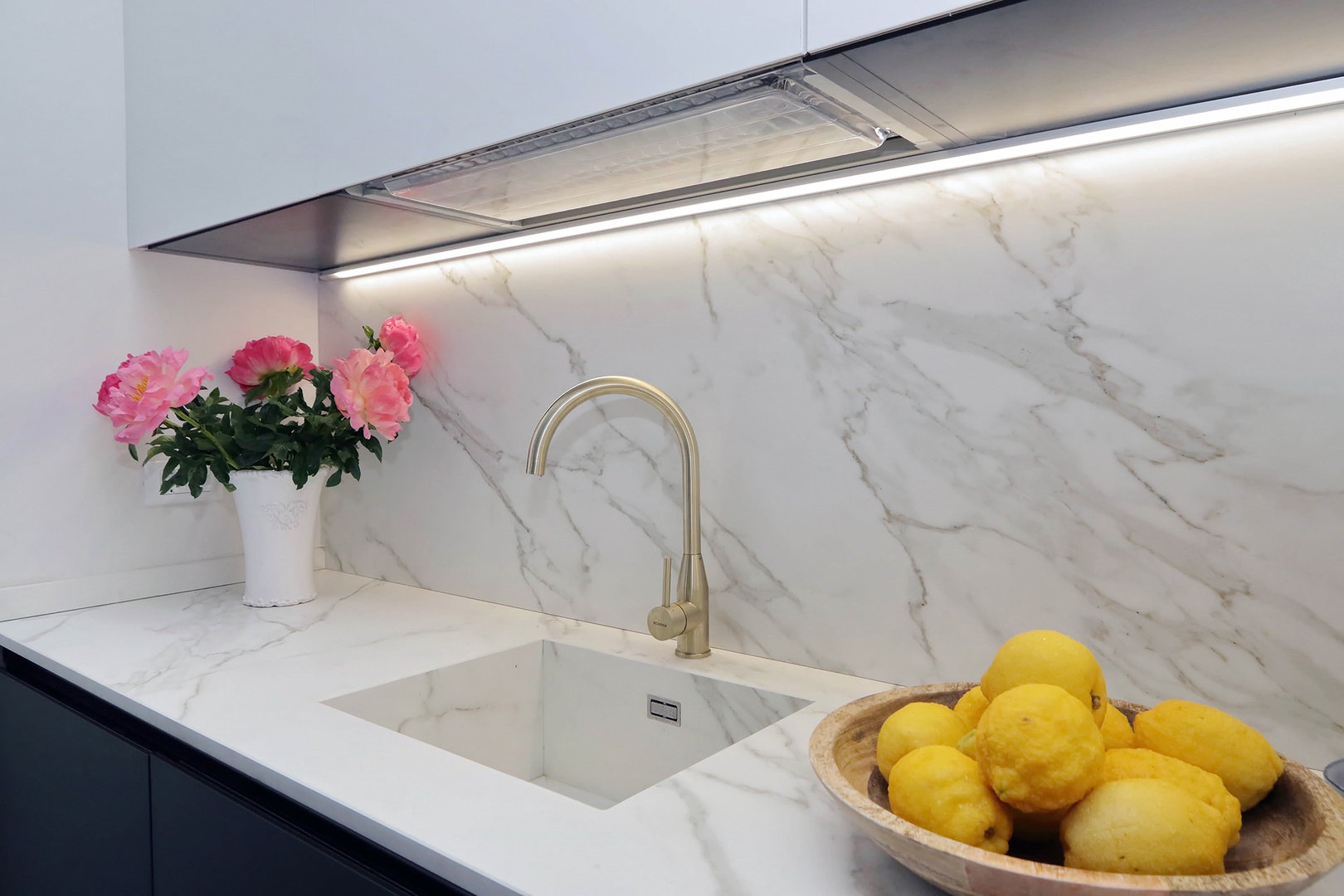 Elegant marble counter and backsplash in the kitchen.