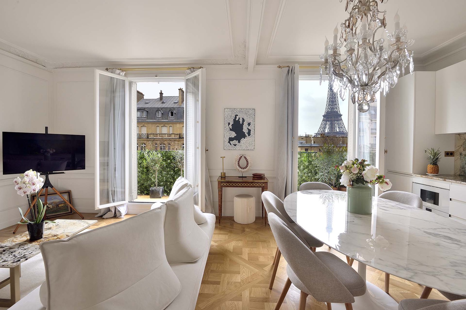 Open plan means you can enjoy this view while relaxing or dining at home.