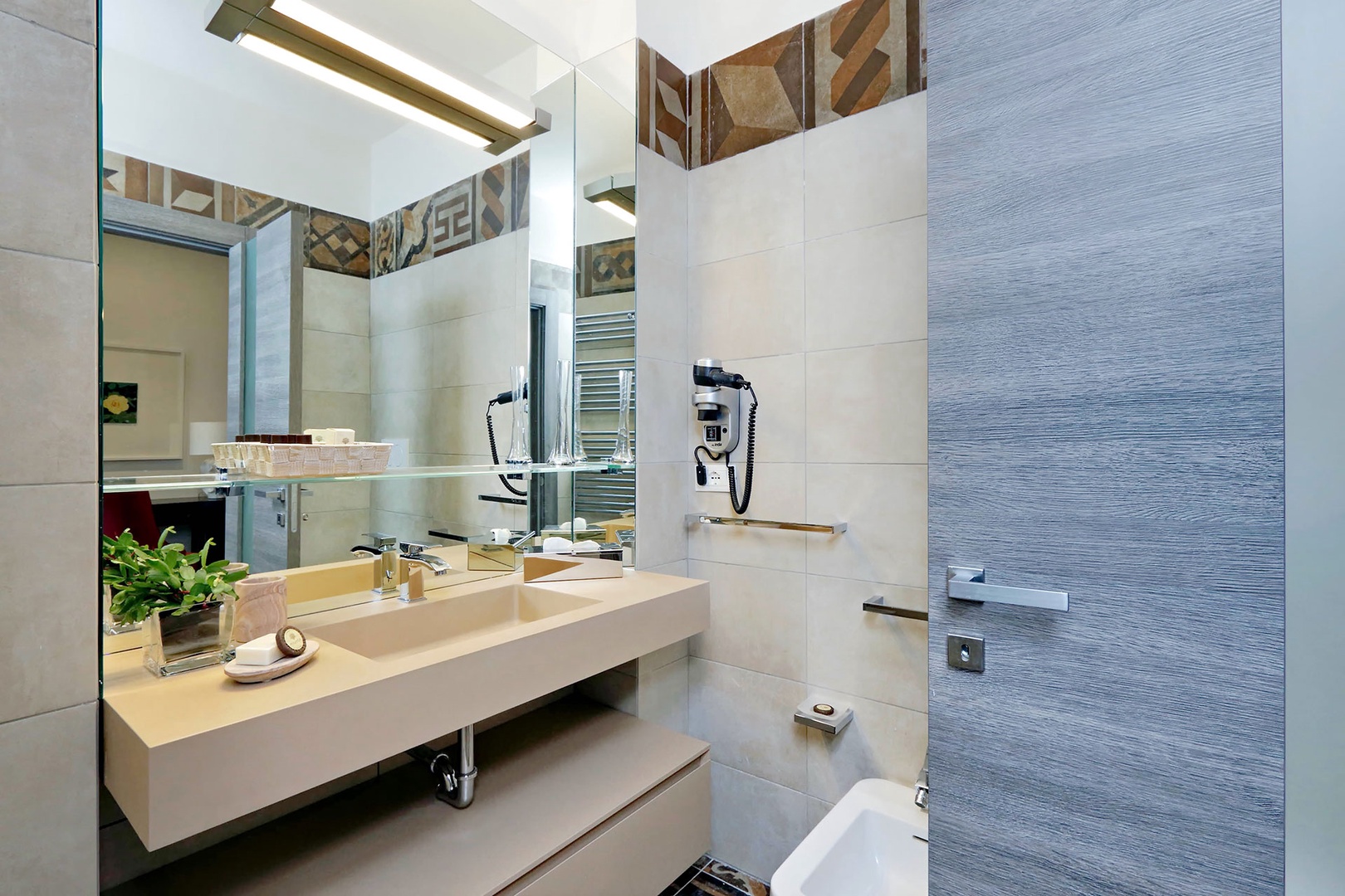 Large en suite bathroom 1 at Vita.