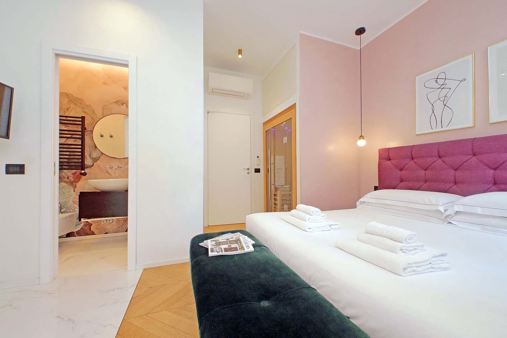 You'll love the spaciousness of this Roman apartment.