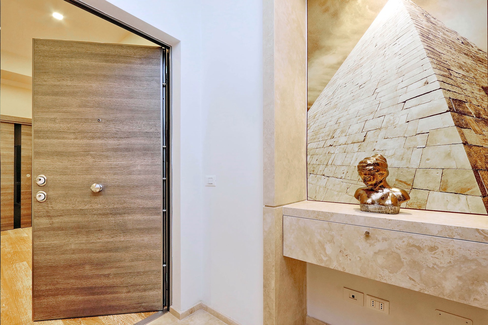 Entrance to Dolce from shared entryway.