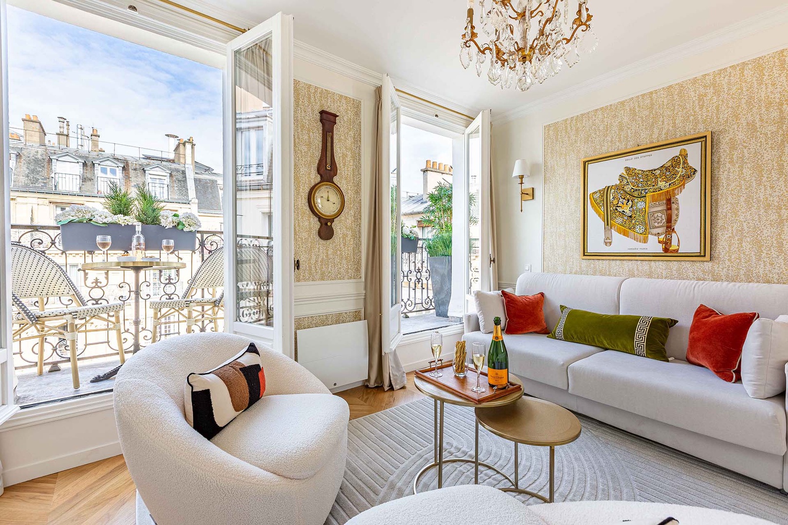 Plan a perfect stay at the gorgeous Fleurie apartment in the 7th arrondissement.