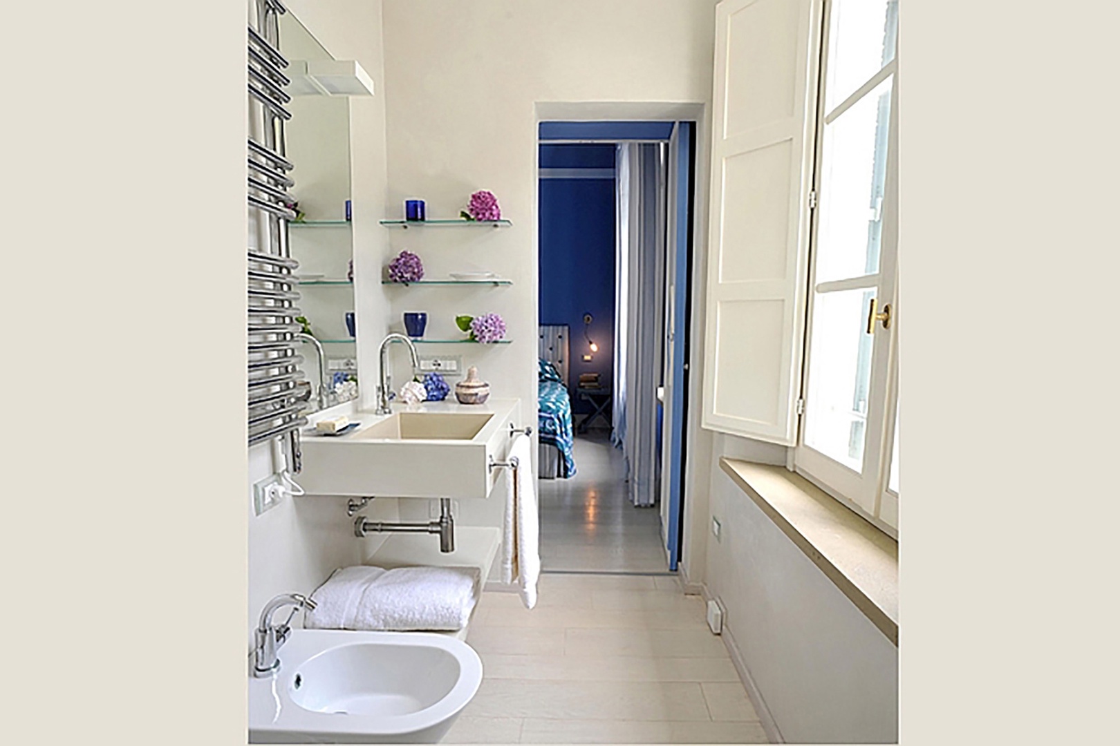 Bathroom 6 en suite to bedroom 6.