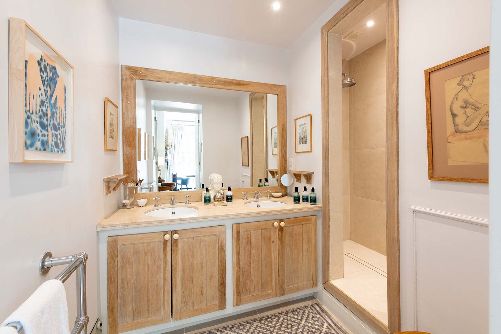 En suite bathroom in bedroom 1.