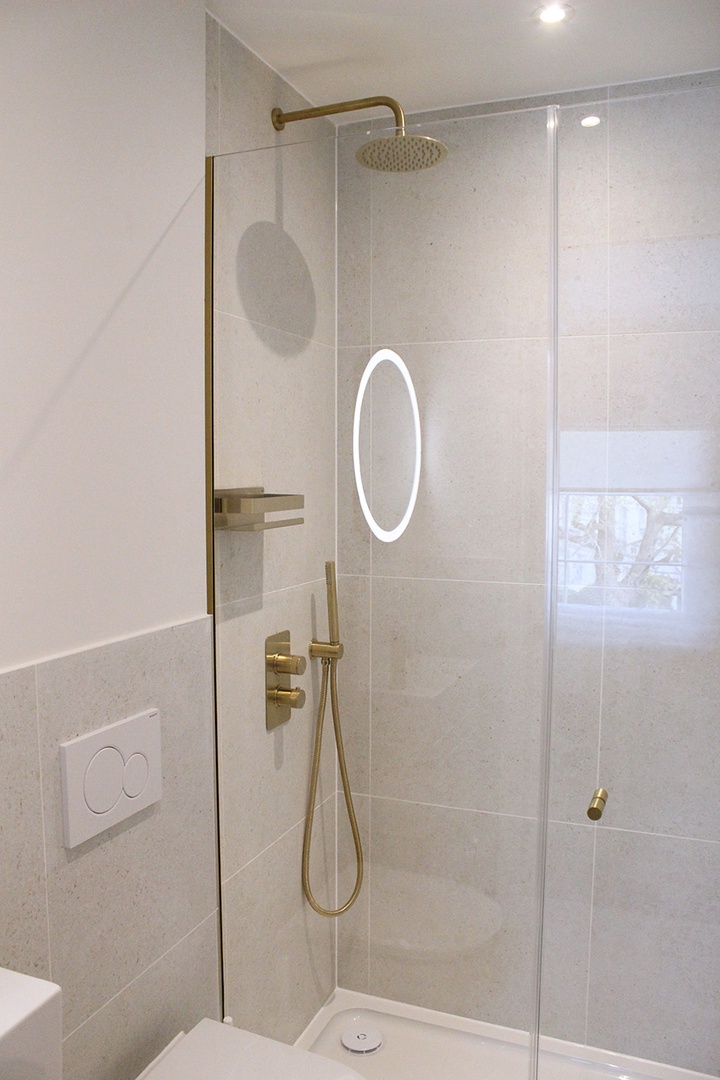 Walk in shower in bathroom 1 en suite to bedroom 1.