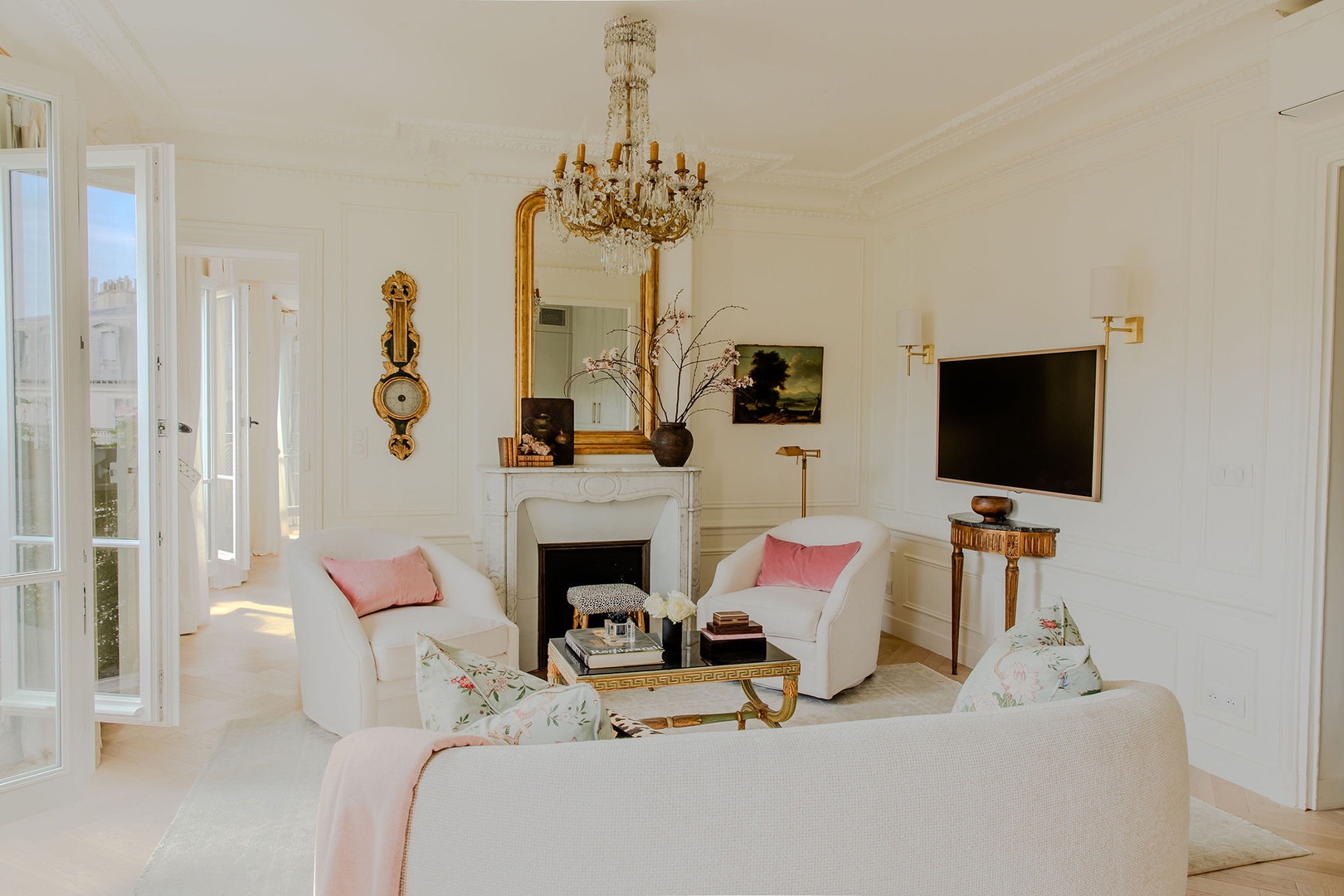 Beautiful blend of antique decor and modern comfort.