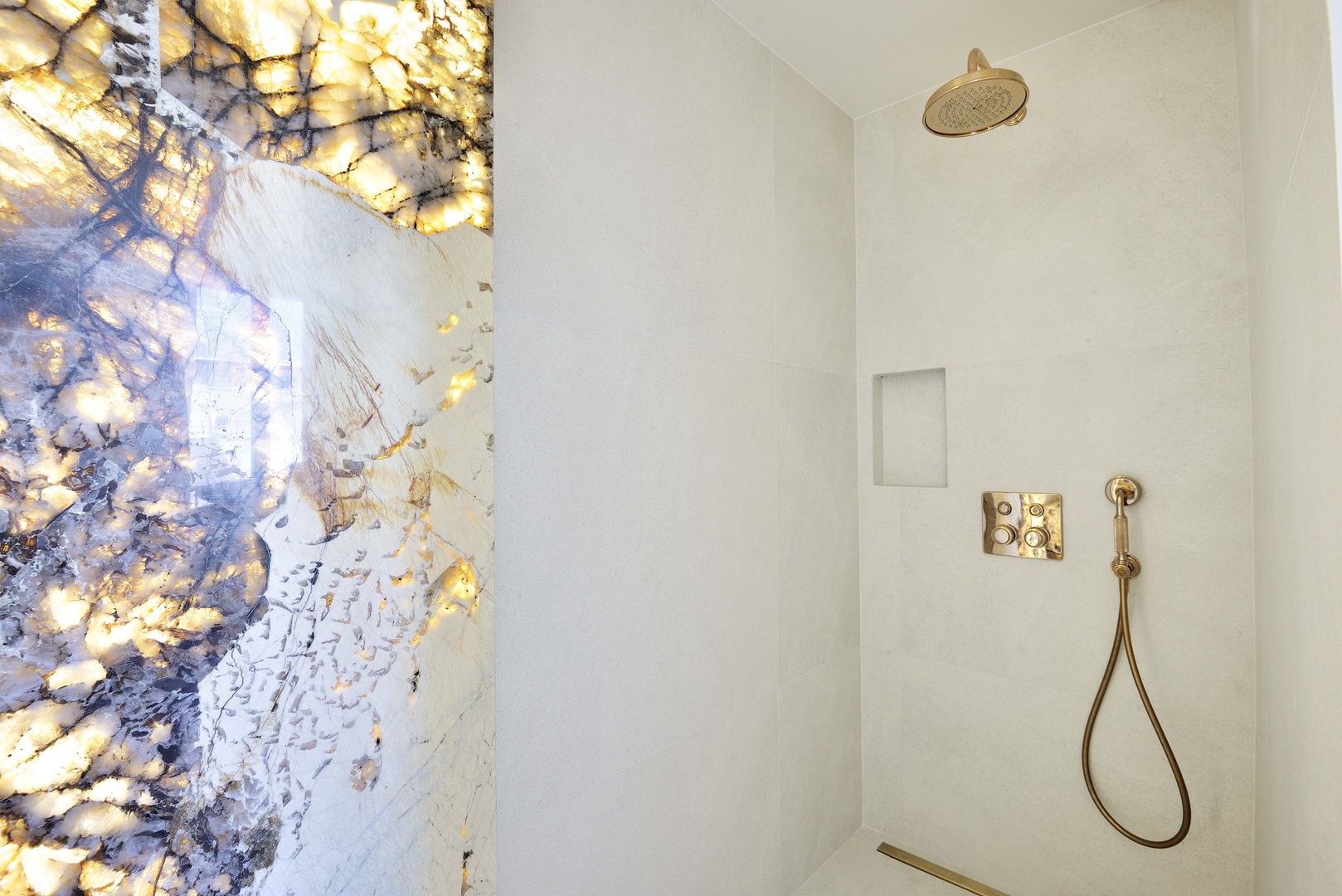 Large shower and underfloor heating in bathroom 1.