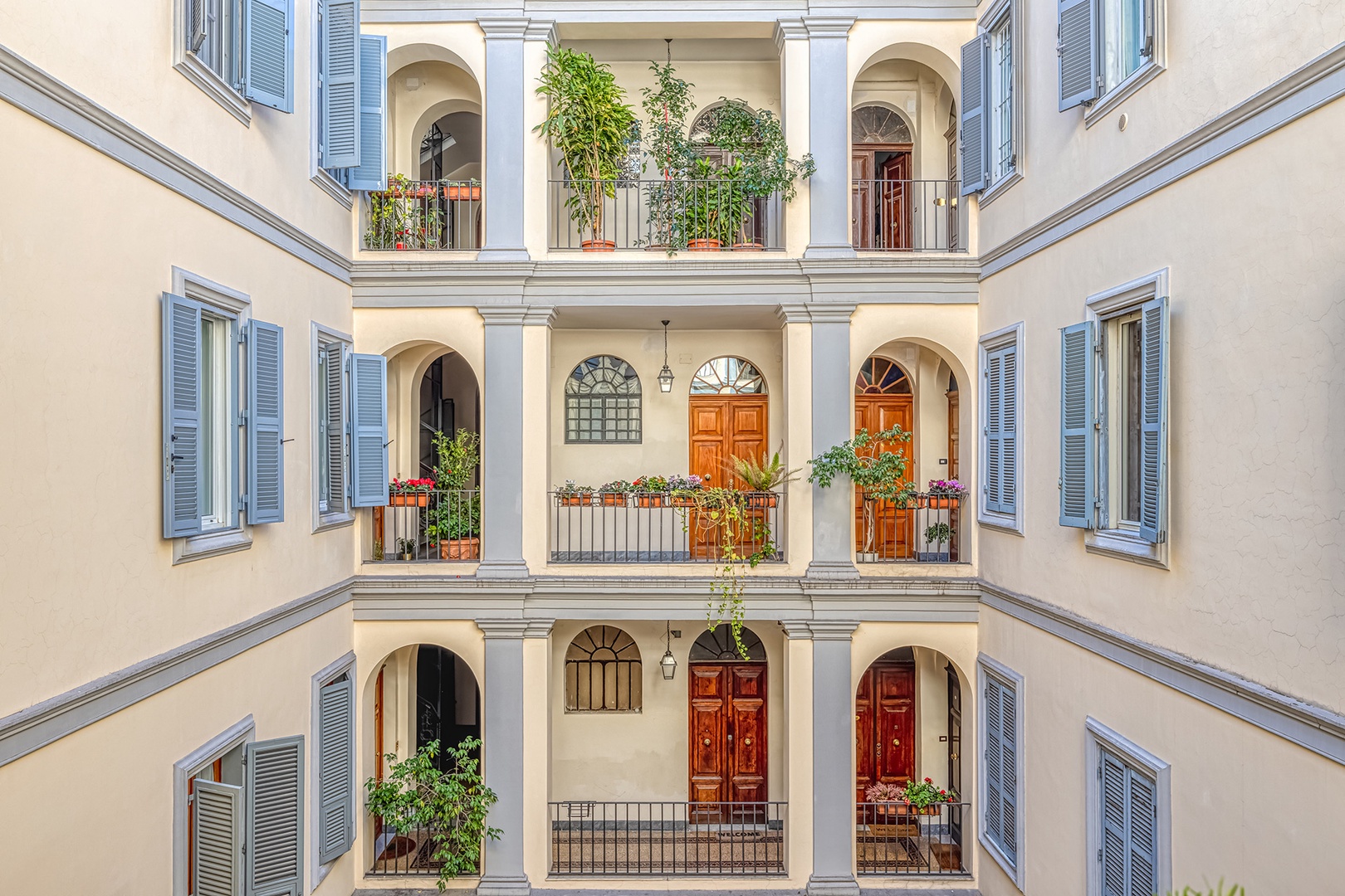 Inner courtyard can be seen from bedroom 1