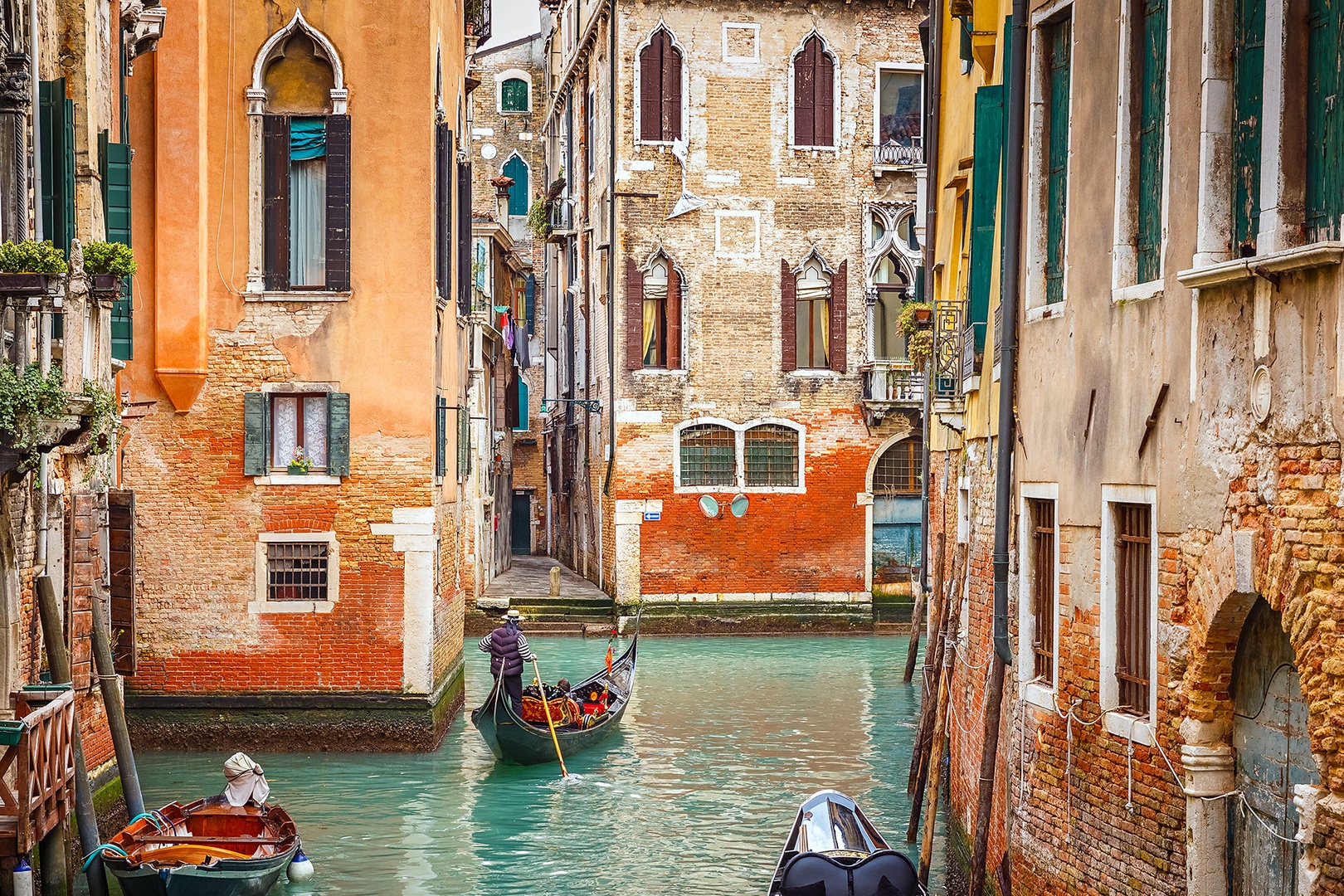 Explore the quiet canals and hidden away piazzas.