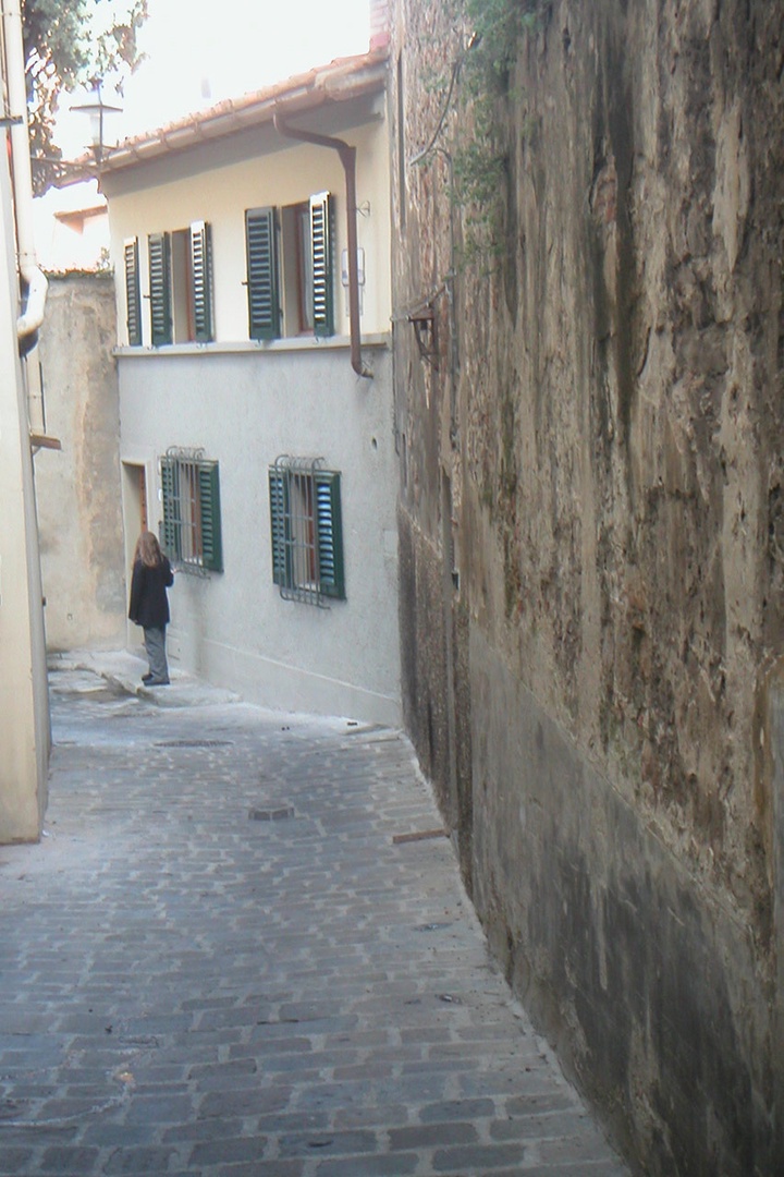 Tiny Via del Canneto is another route to the Casetta, but is only wide enough for pedestrians.