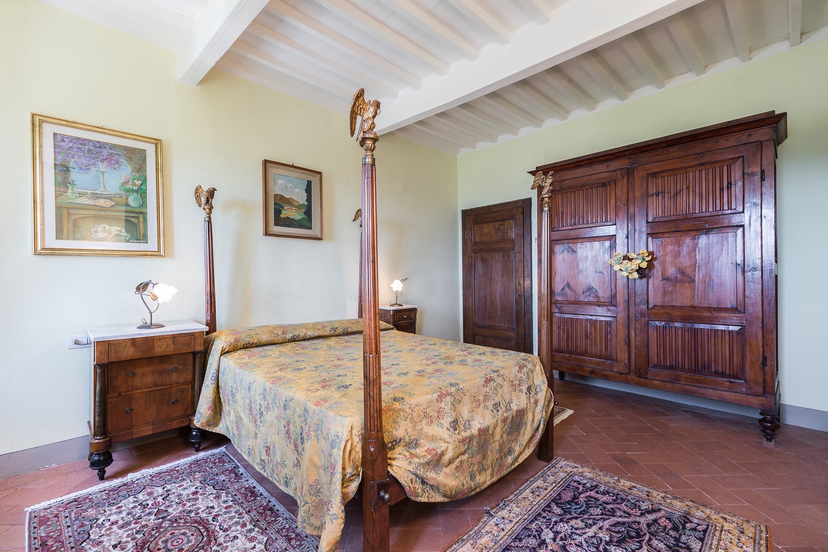 Bedroom 3 was used by the first king of Italy. En suite bathroom.
