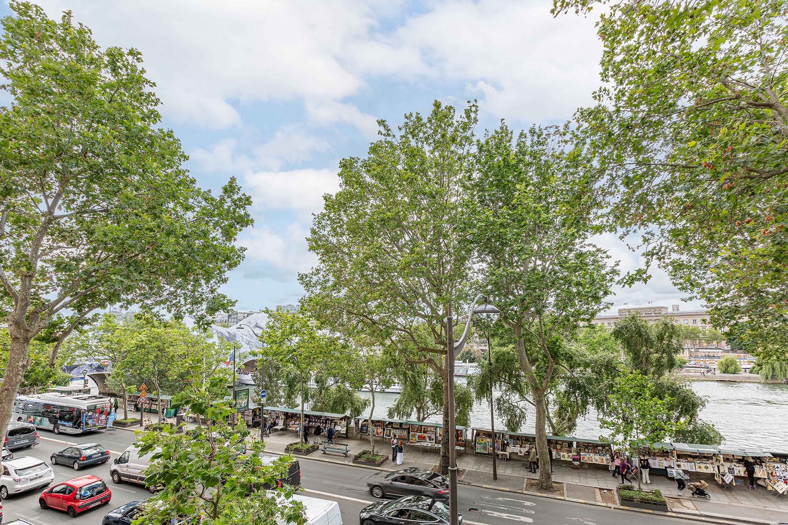 View of the Seine and Pont Neuf leading to the Île de la Cité.