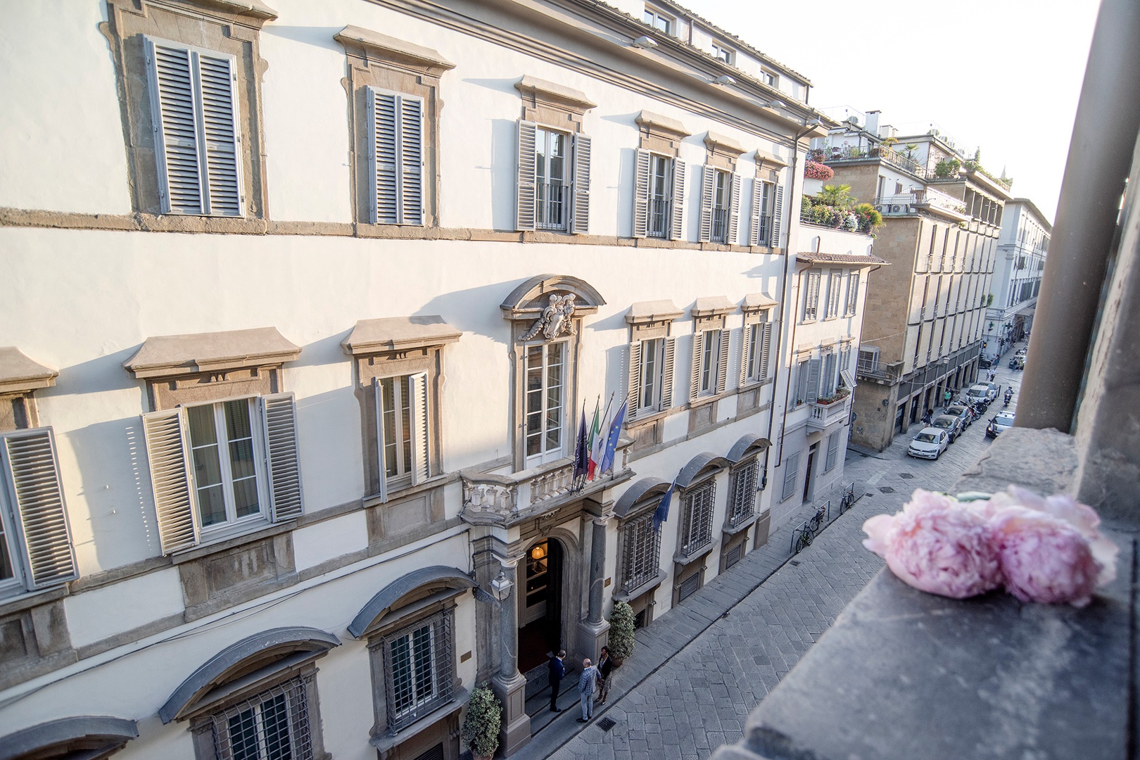 The large windows in the living room over look Via Ghibellina near Piazza Santa Croce.