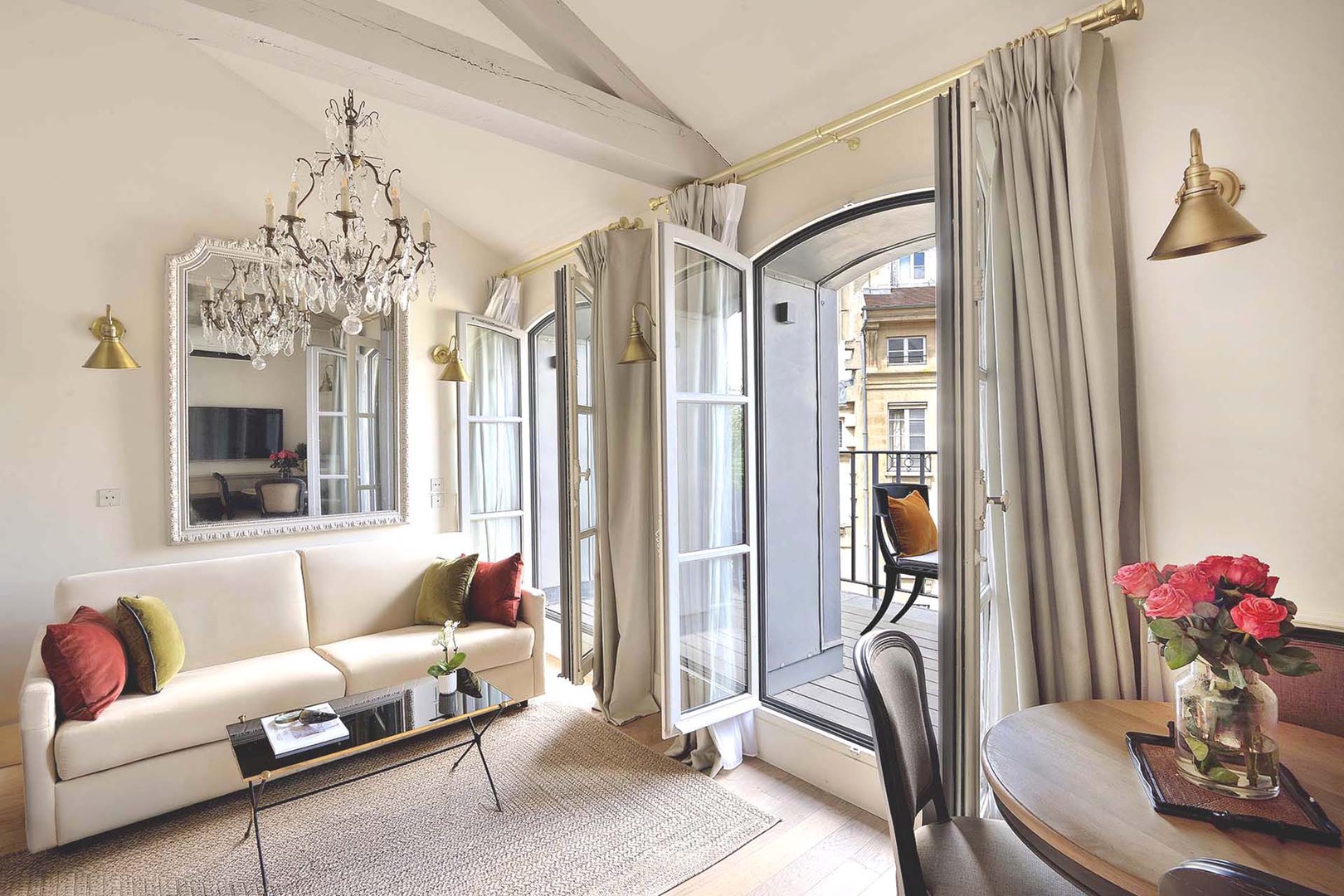Relax in the stylish and sunny living room at Savennières.