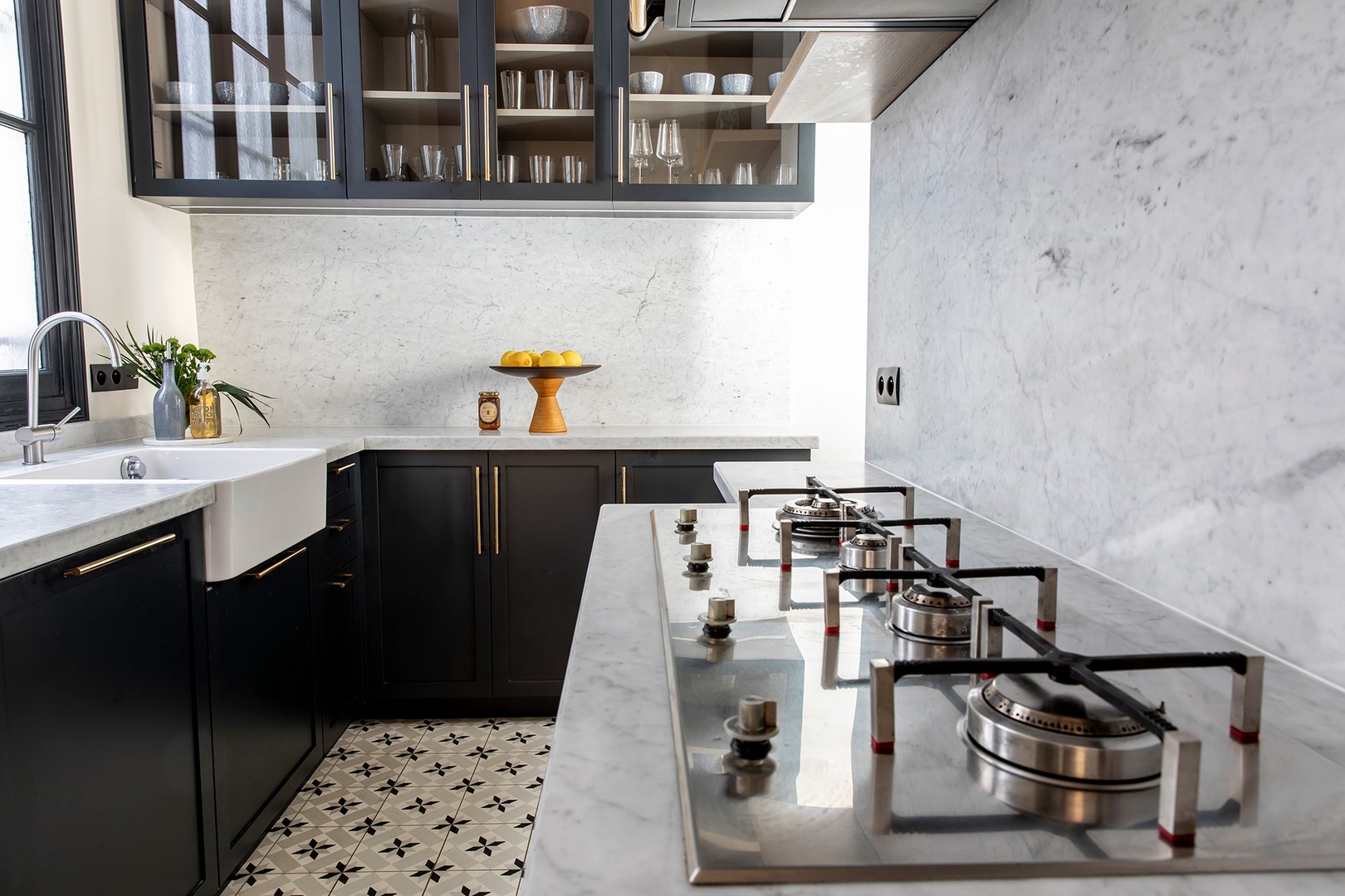 Stunning details in the kitchen and top grade appliances.