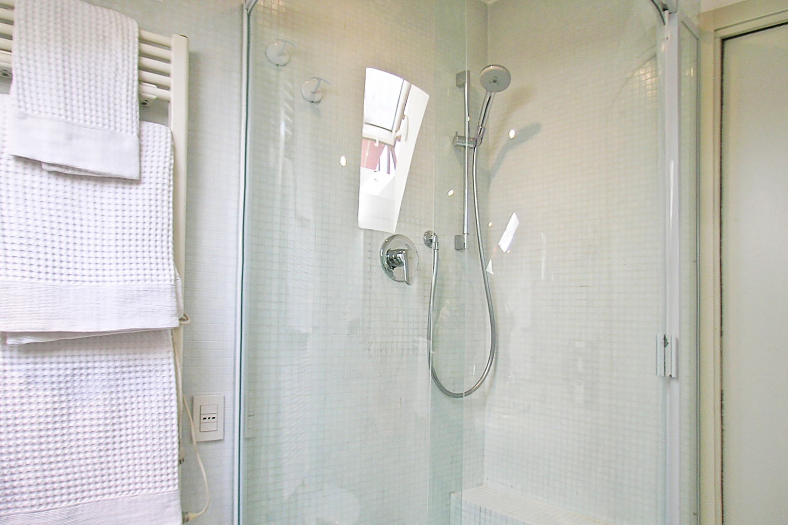 The curved wall of the shower makes great use of space.