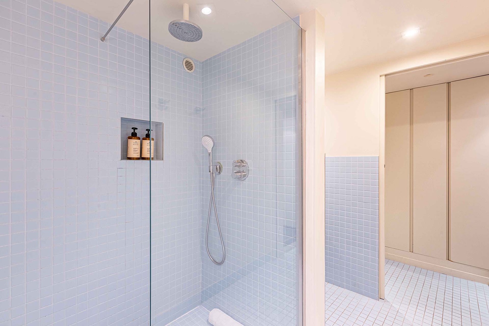 Large bathroom is beautifully finished.