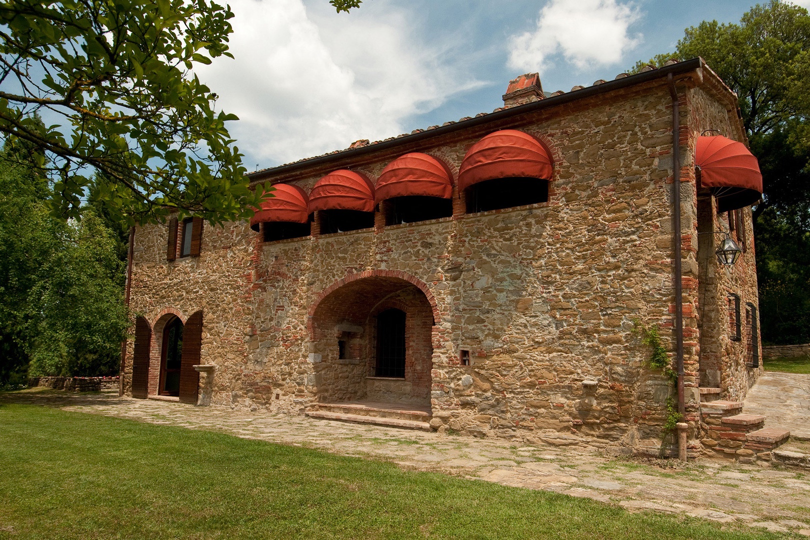 L' Albero Bello villa is situated in the gorgeous Val d'Orcia, near Cortona.