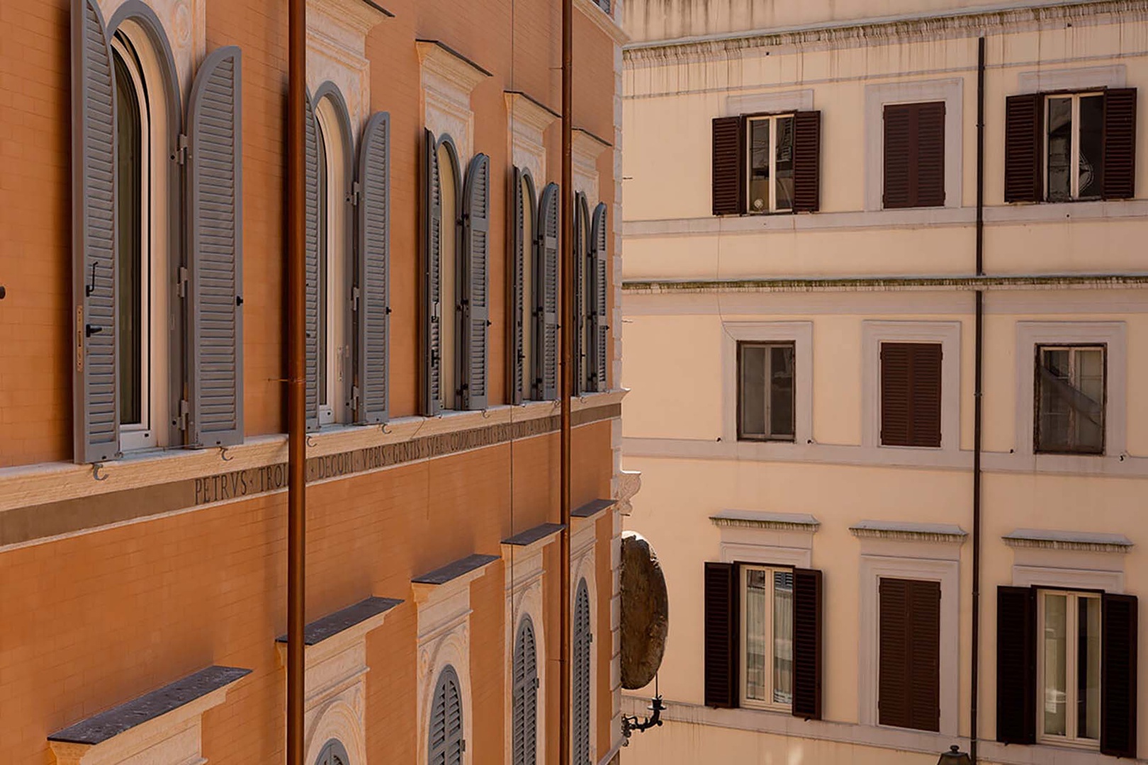 A stay surrounded by iconic Roman architecture.