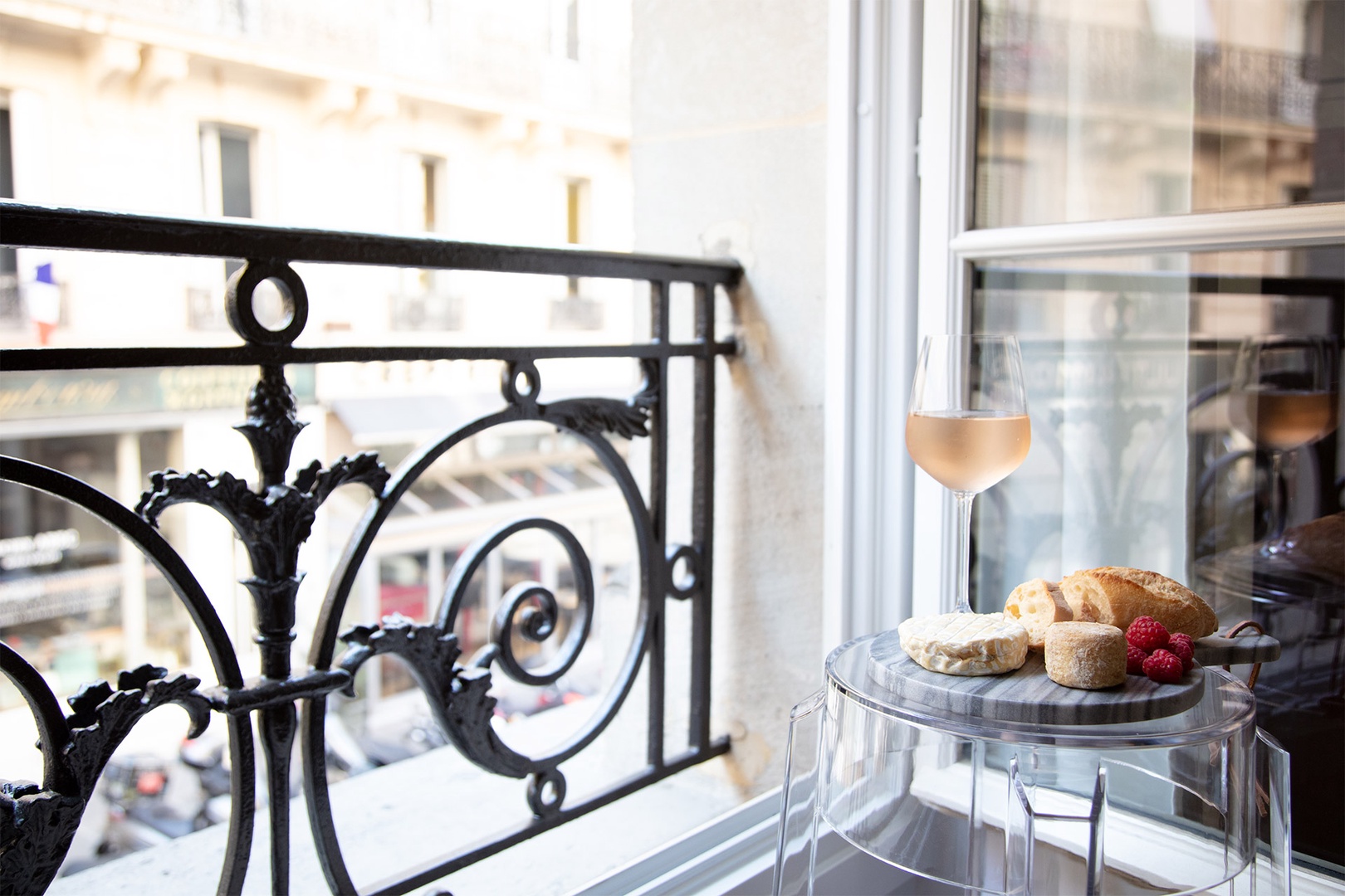 Make unforgettable memories in your very own Parisian apartment!