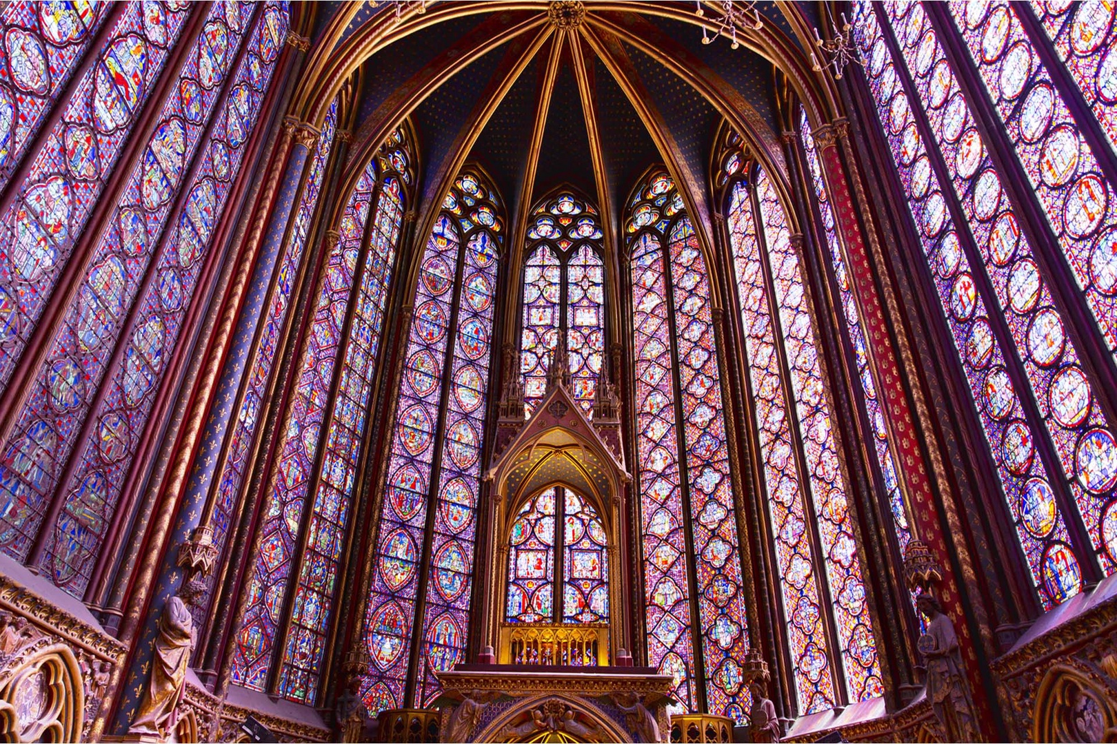 View the beauty of nearby Saint Chapelle.