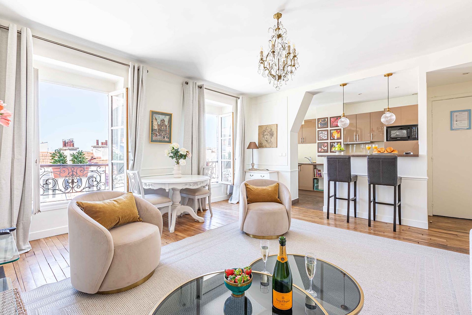 Welcome to the charming Muscadelle with Eiffel Tower views!