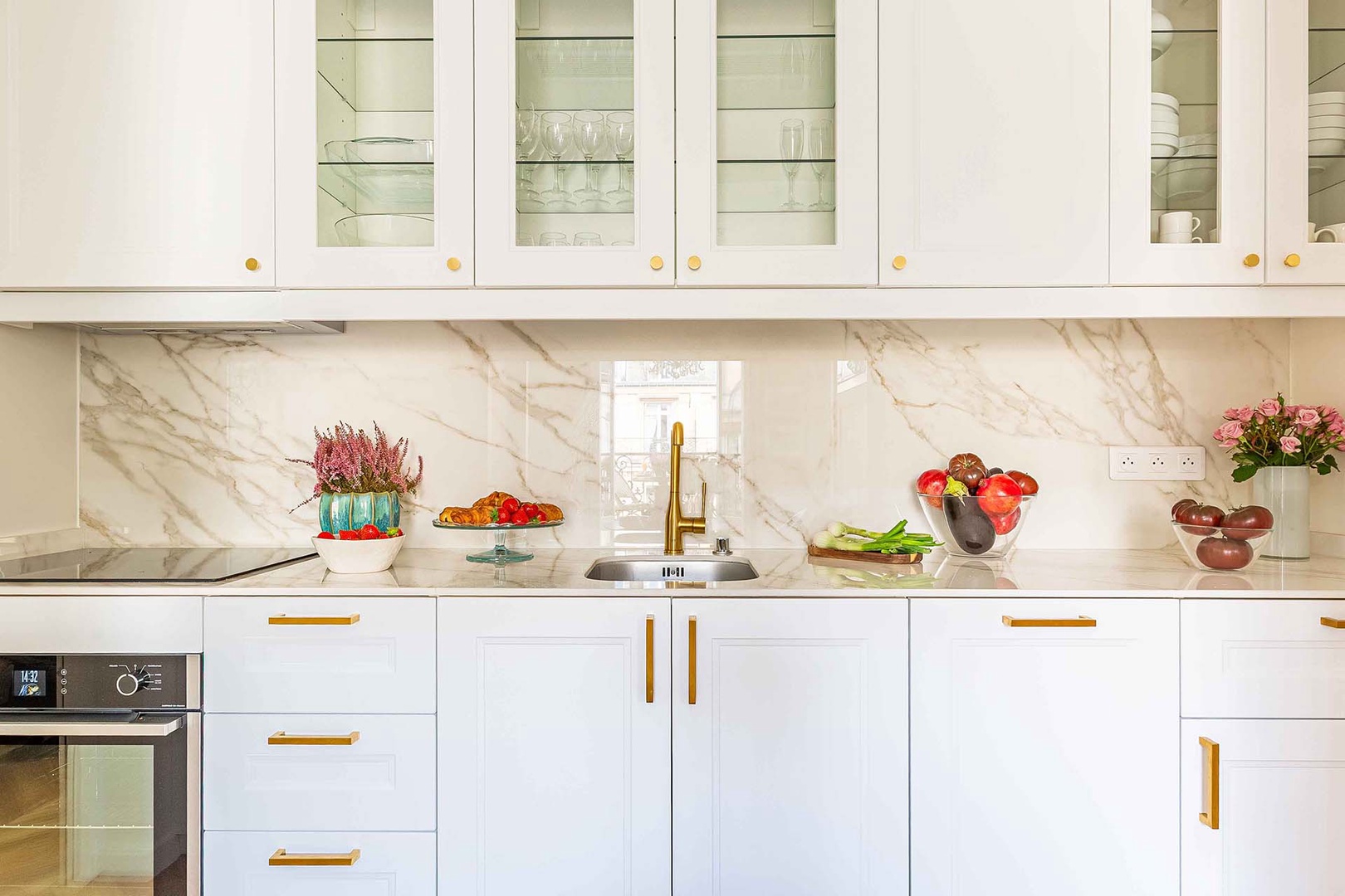 Enjoy shopping at the rue Cler market street nearby!