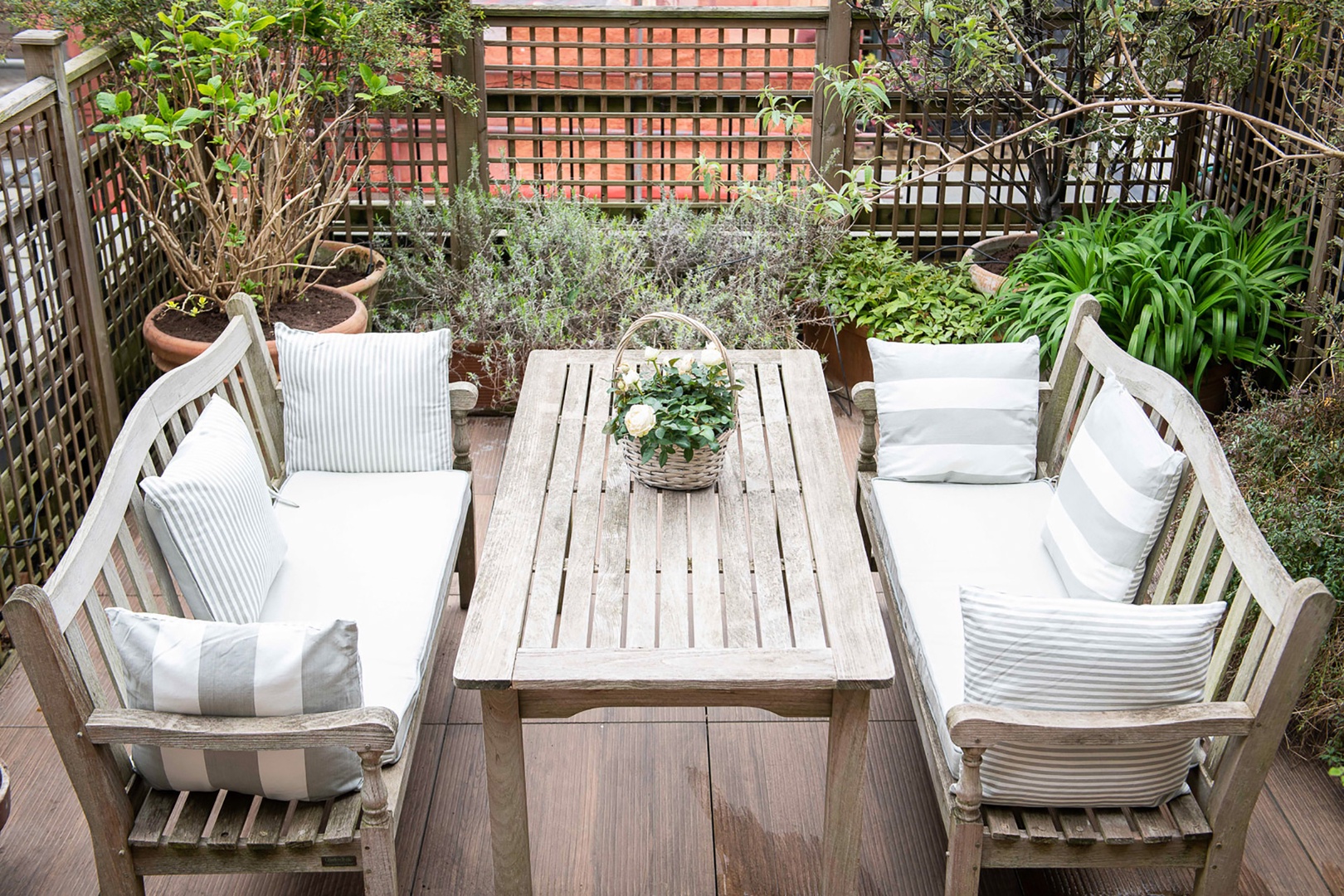 Relax on the terrace - a rare feature in Kensington!