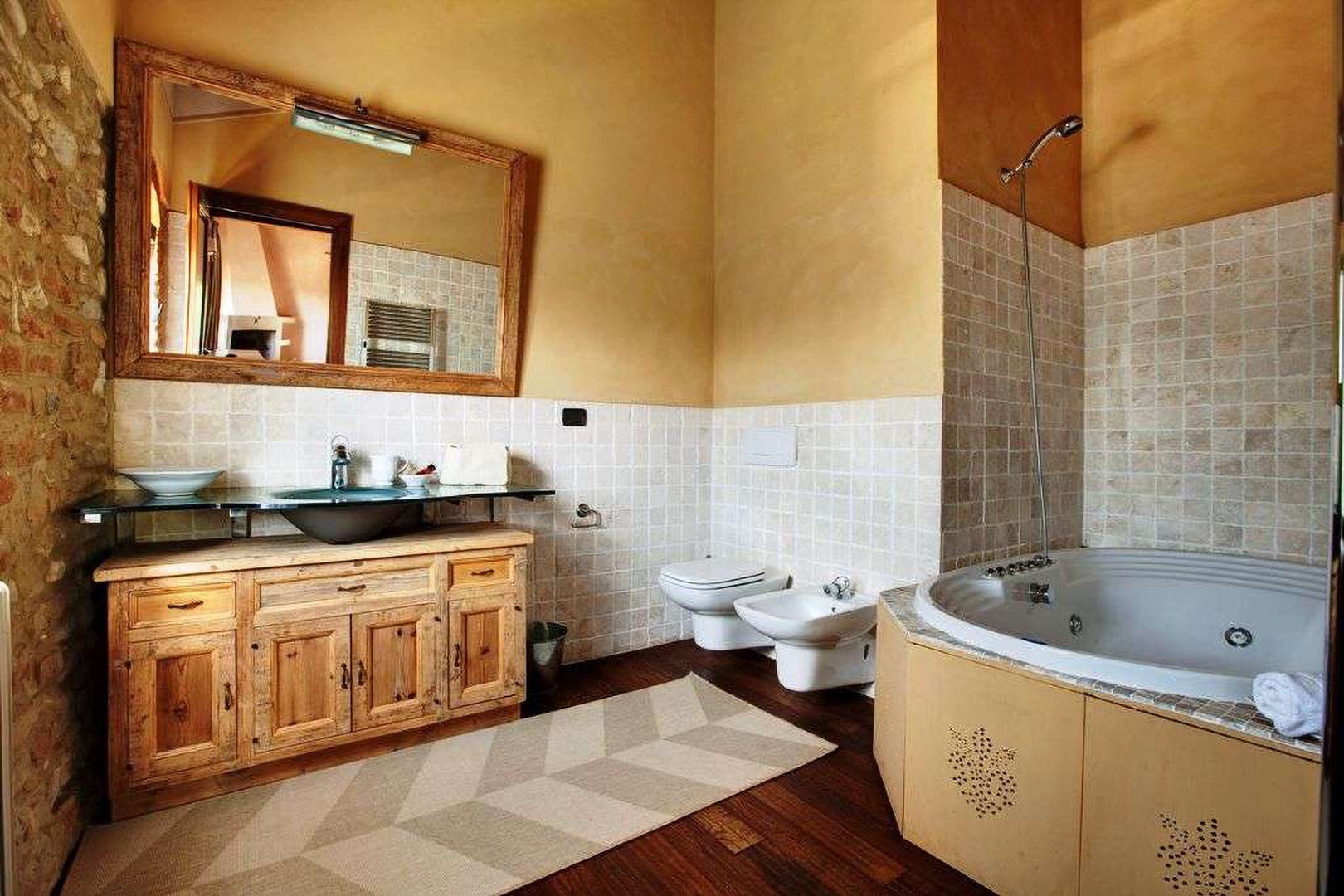 Each bedroom in the villa has an en suite bathroom.