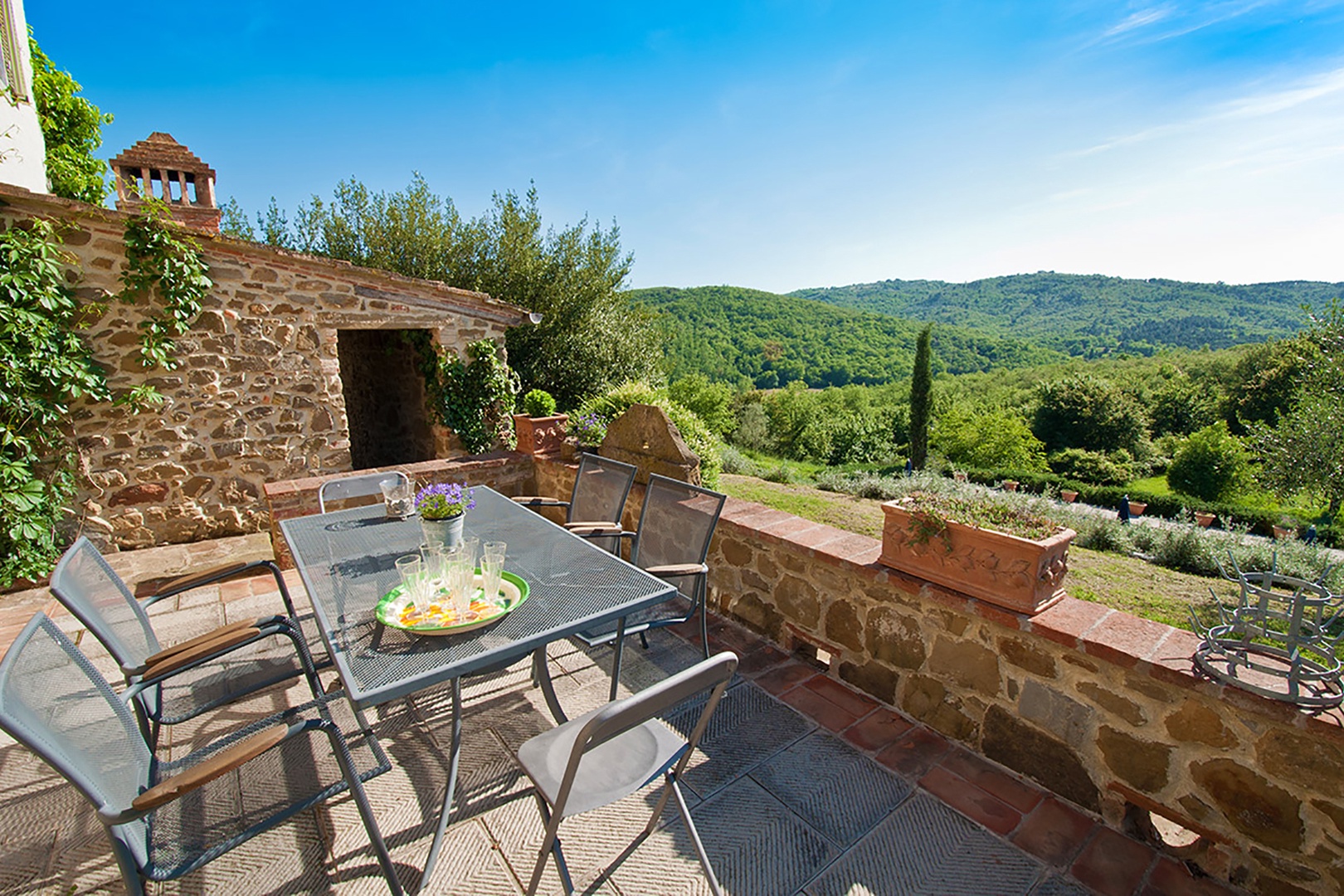 Dine al fresco on numerous terraces