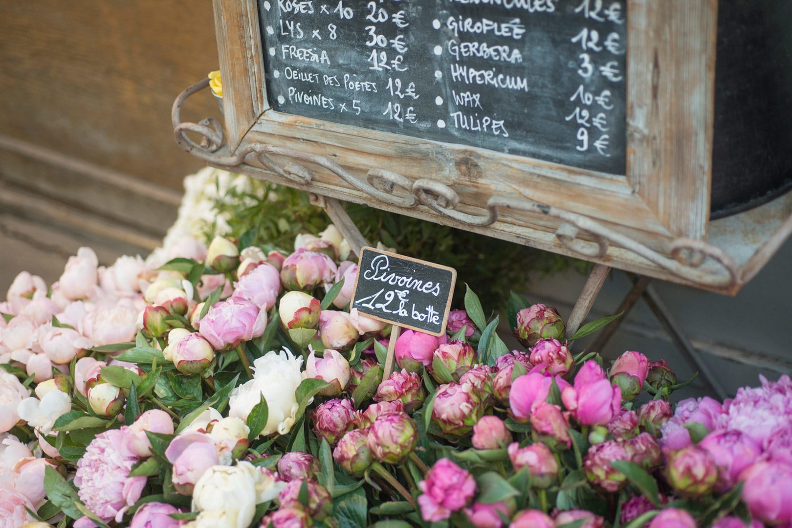 Add a touch of color your your stay with fresh flowers!